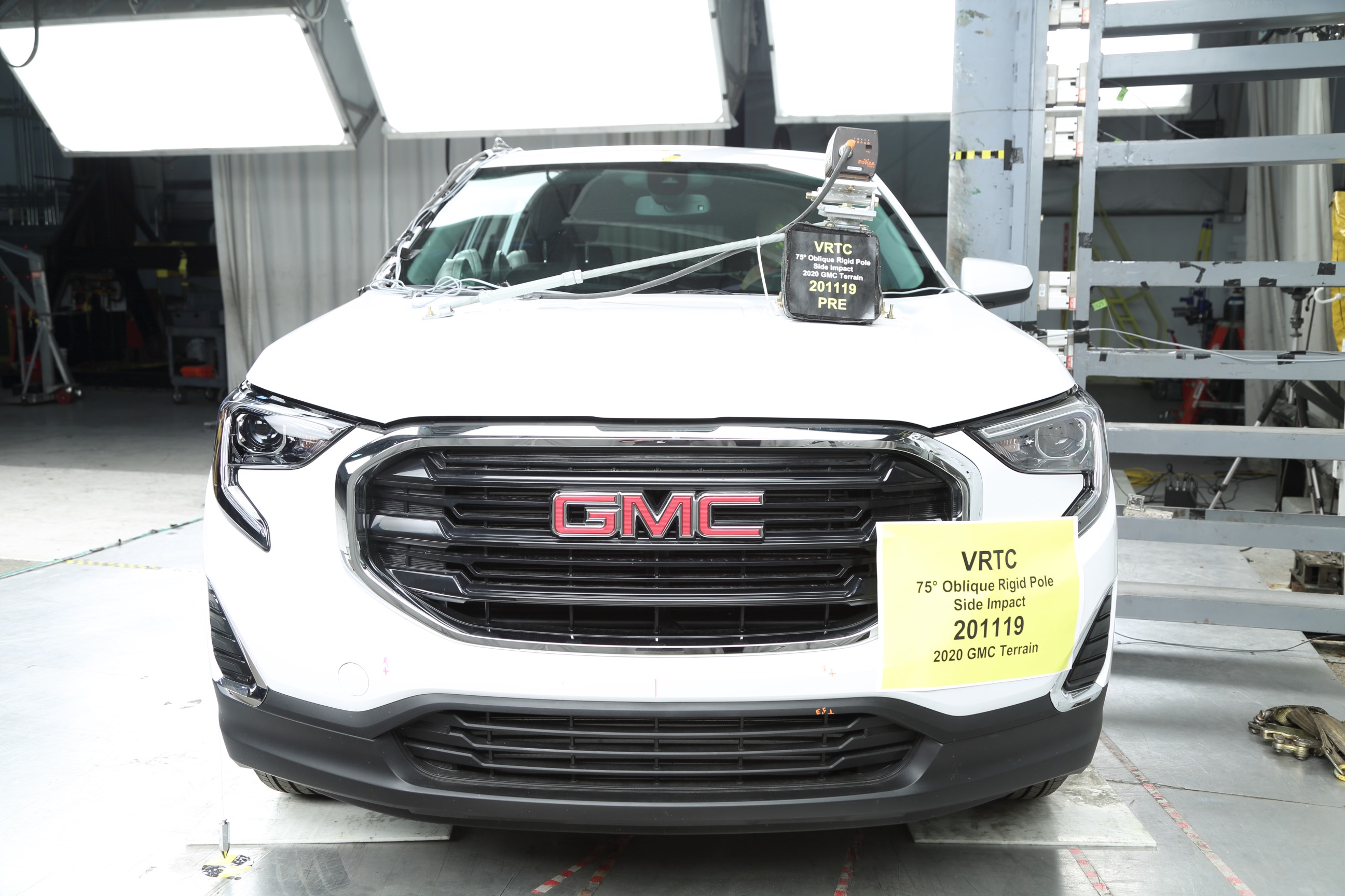 2020 GMC TERRAIN crash image 3