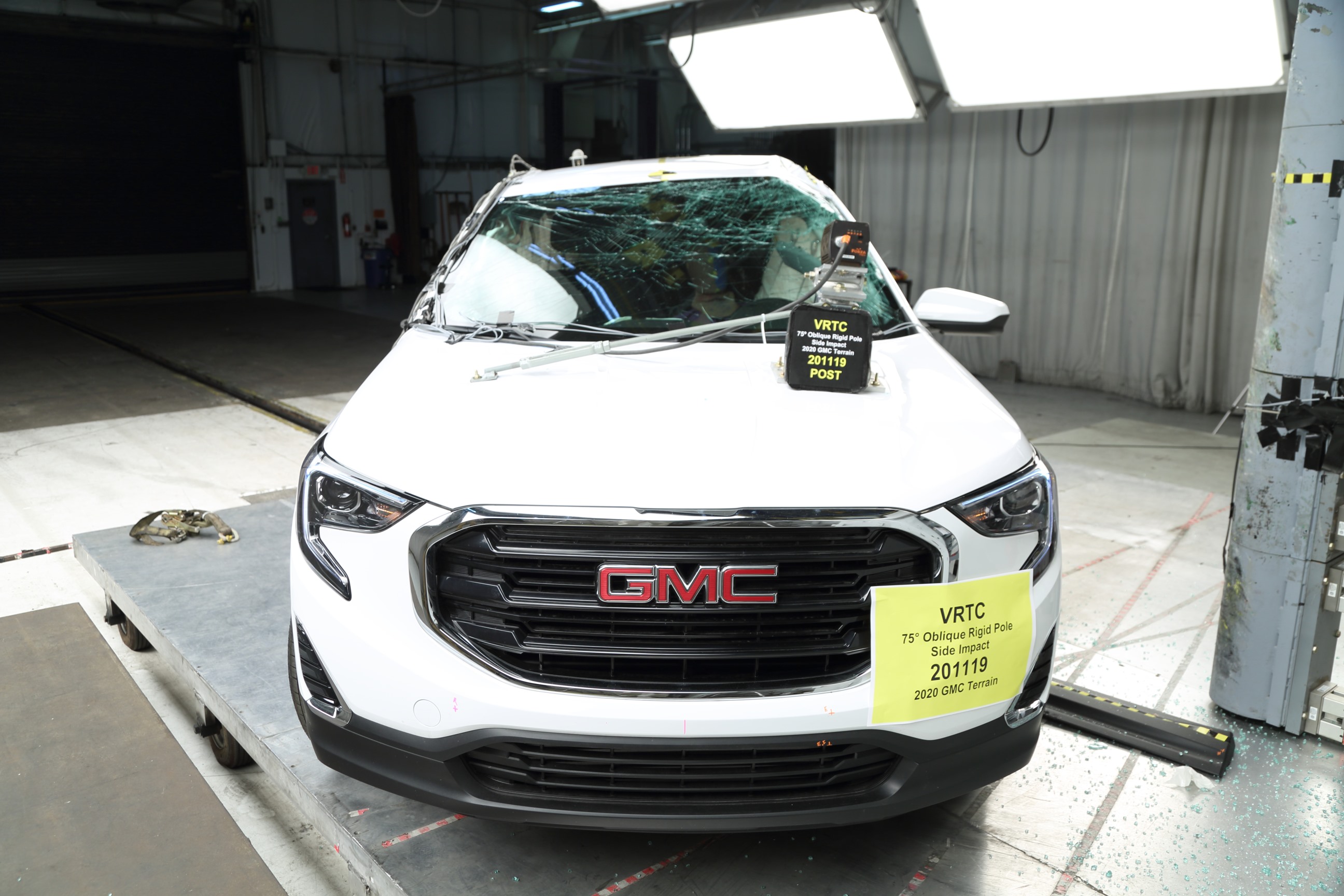 2020 GMC TERRAIN crash image 4