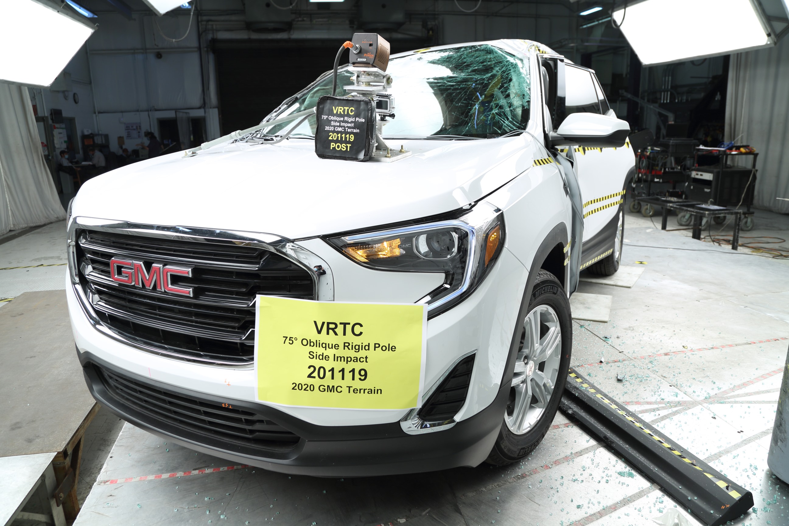 2020 GMC TERRAIN crash image 6