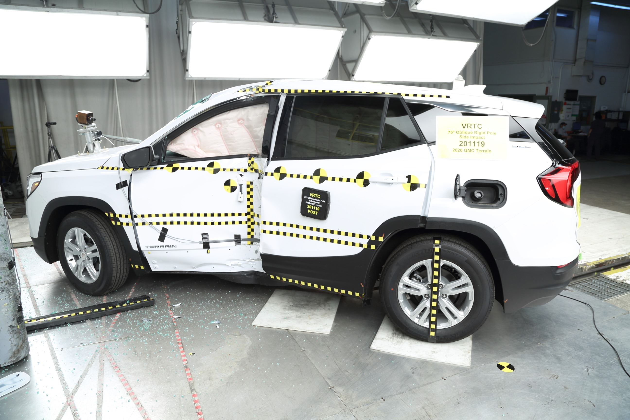 2020 GMC TERRAIN crash image 8