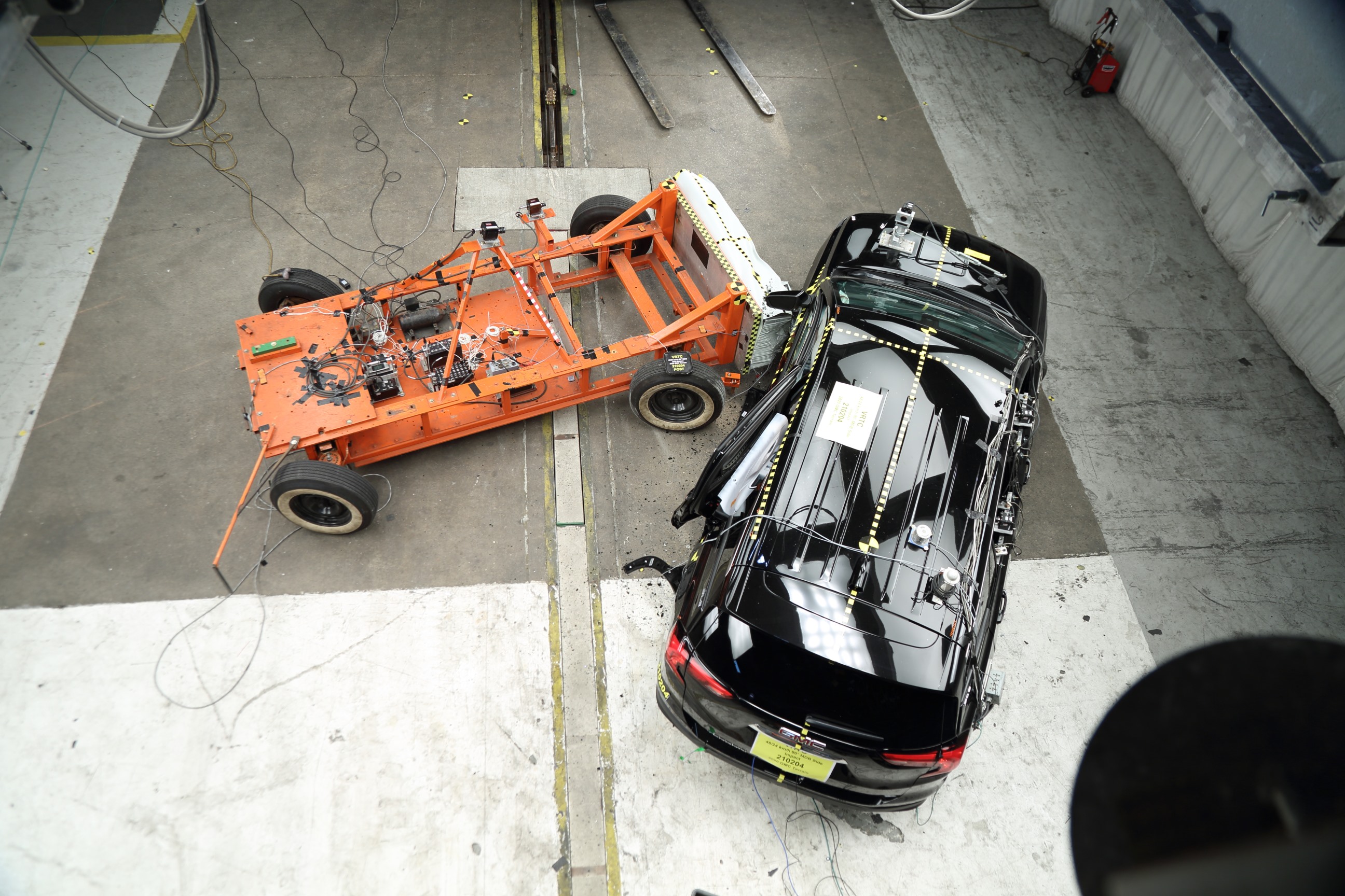 2020 GMC OTHER crash image 16