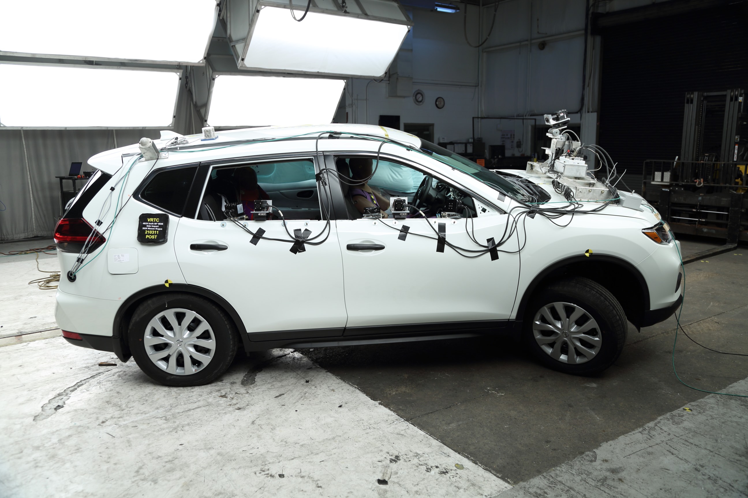 2020 NISSAN ROGUE crash image 14