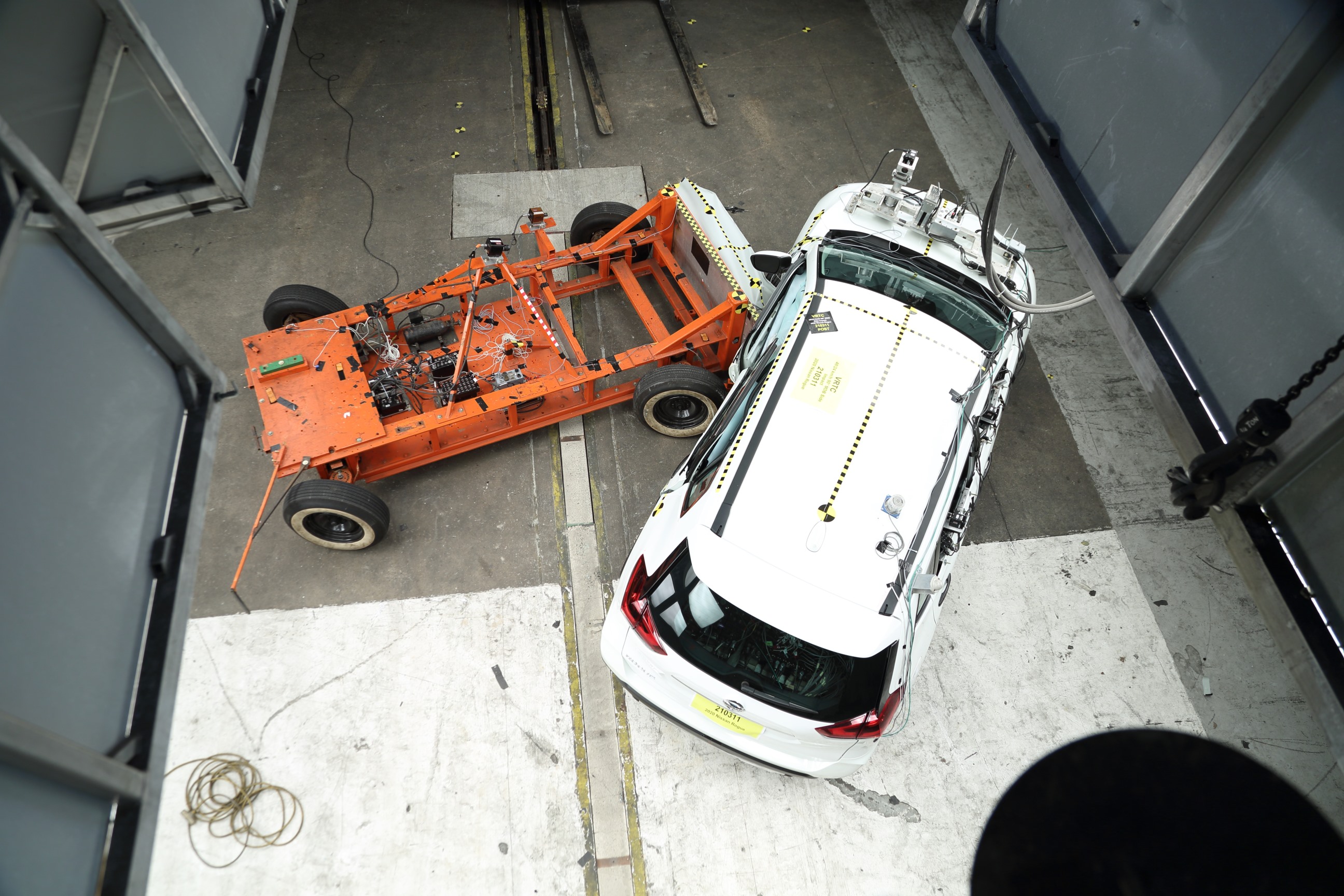 2020 NISSAN ROGUE crash image 16