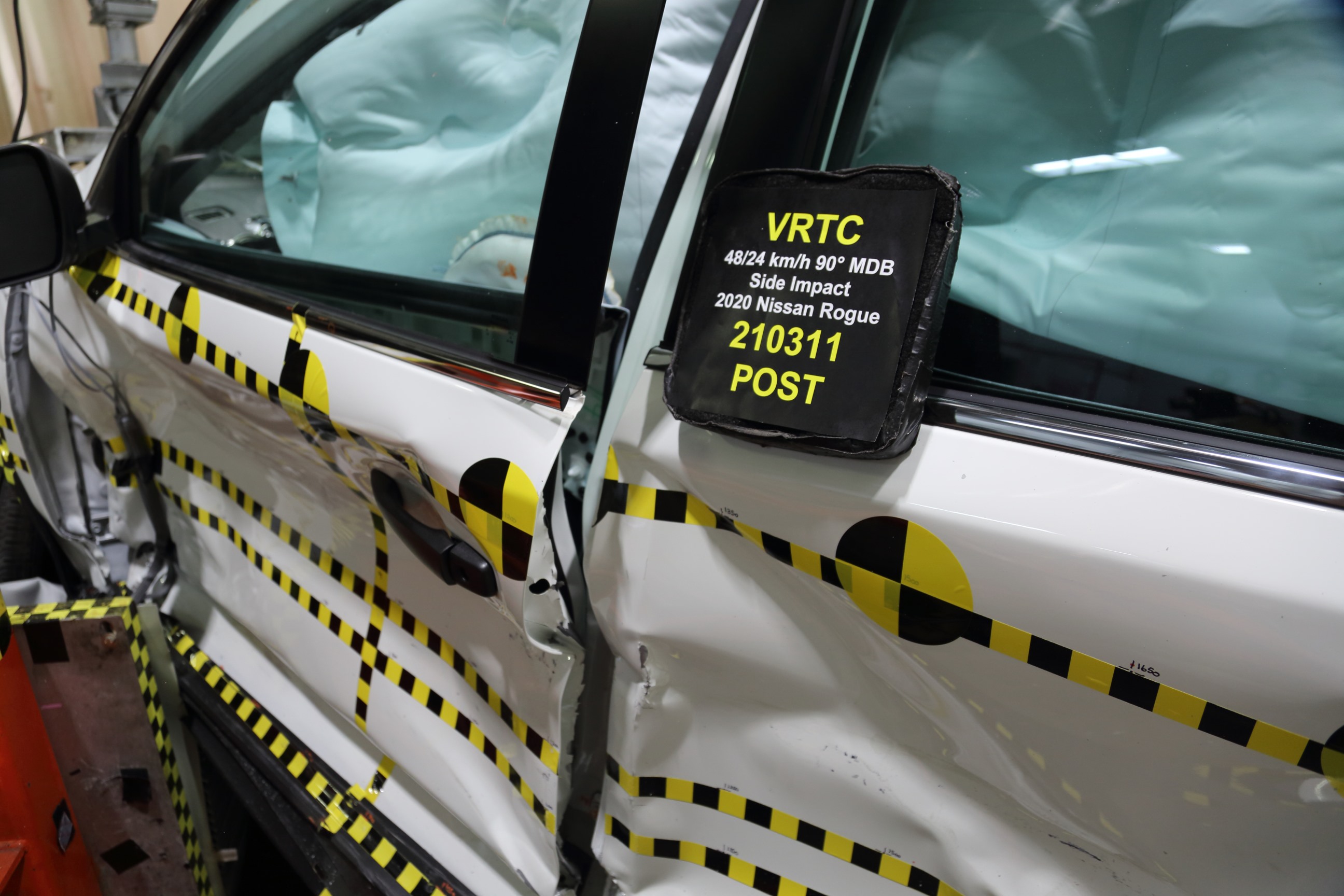 2020 NISSAN ROGUE crash image 22