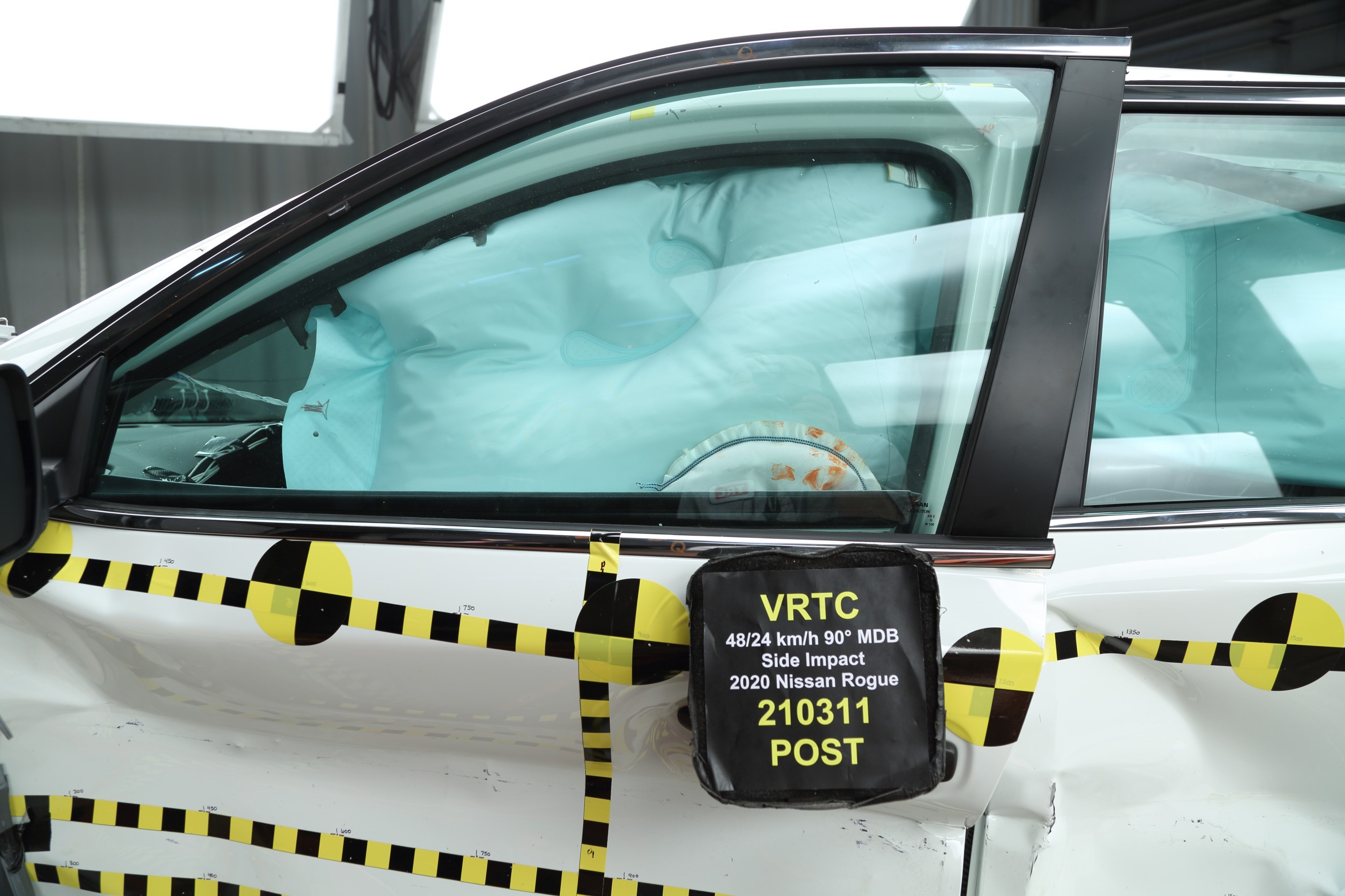 2020 NISSAN ROGUE crash image 29