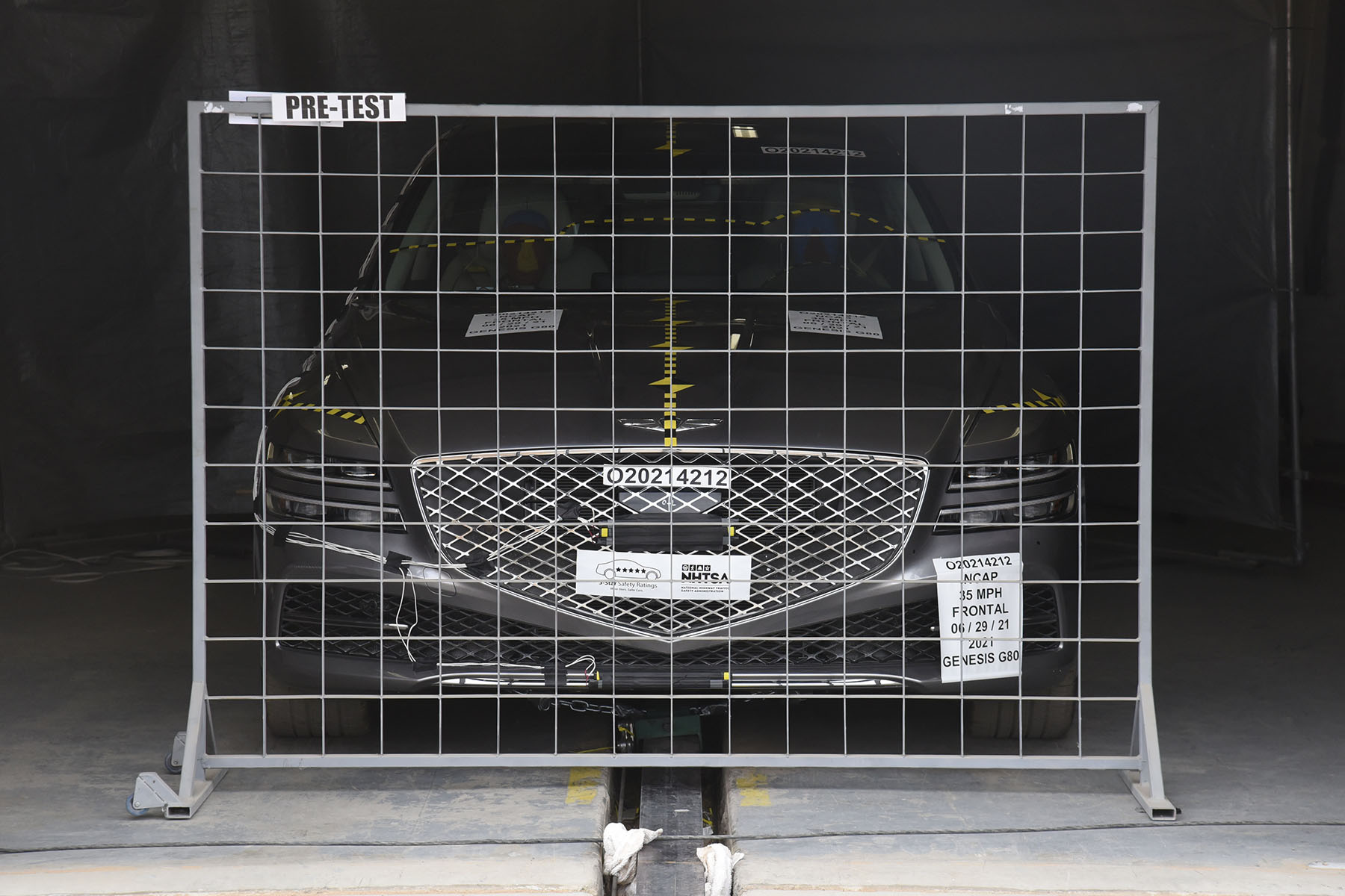 2021 GENESIS G80 crash-test photo