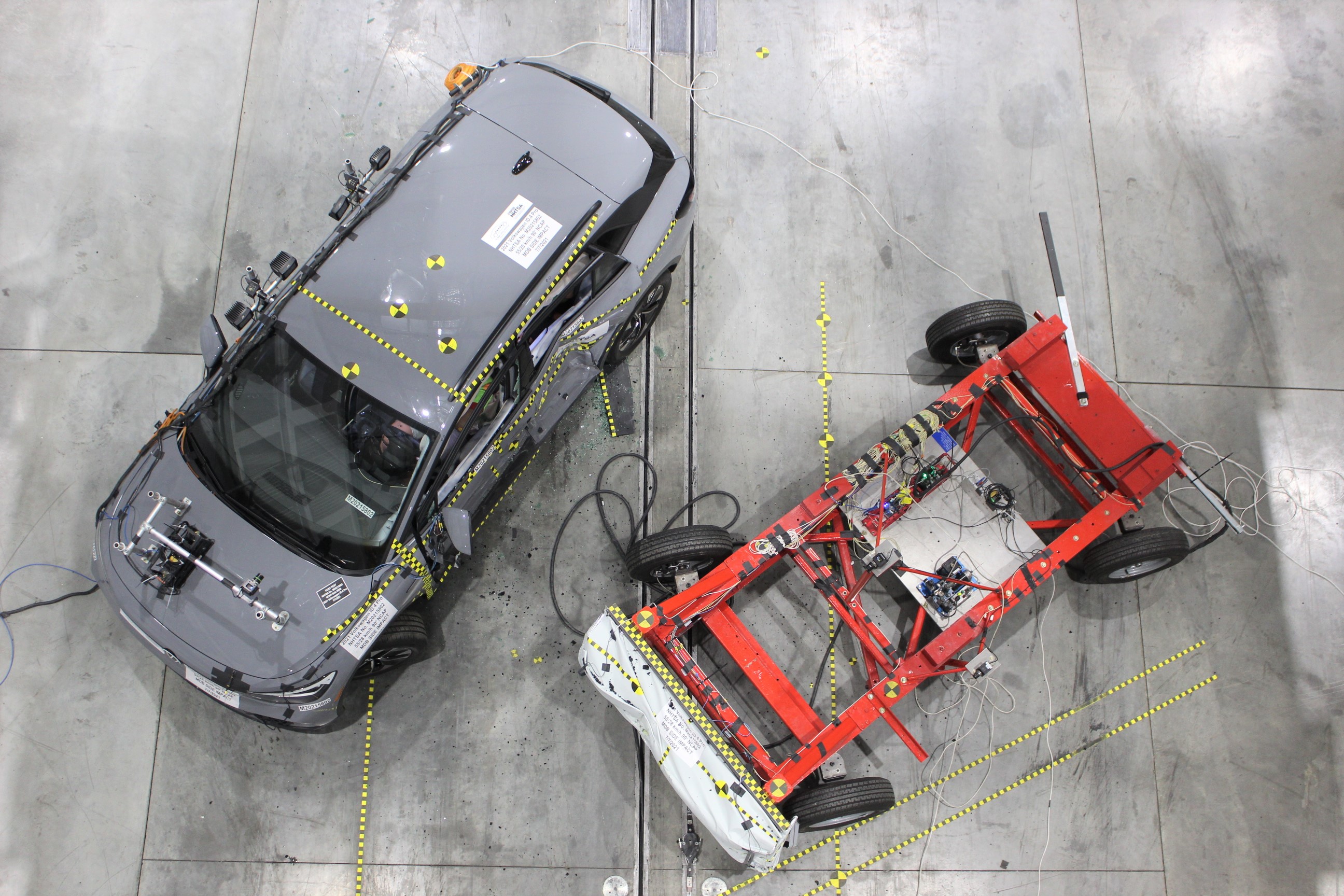2021 VOLKSWAGEN ID.4 crash image 16