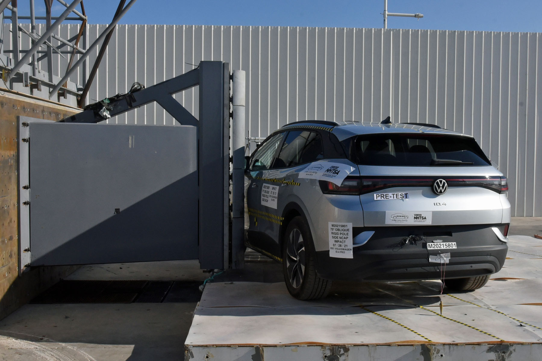 2021 VOLKSWAGEN ID.4 crash image 18