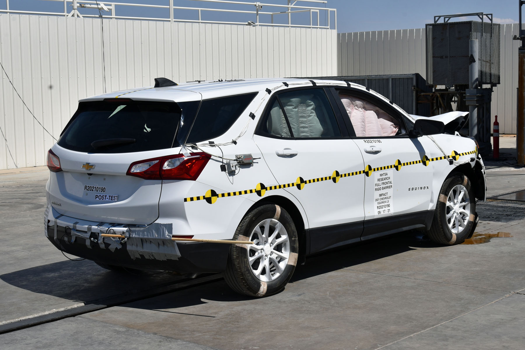 2021 CHEVROLET EQUINOX crash image 16