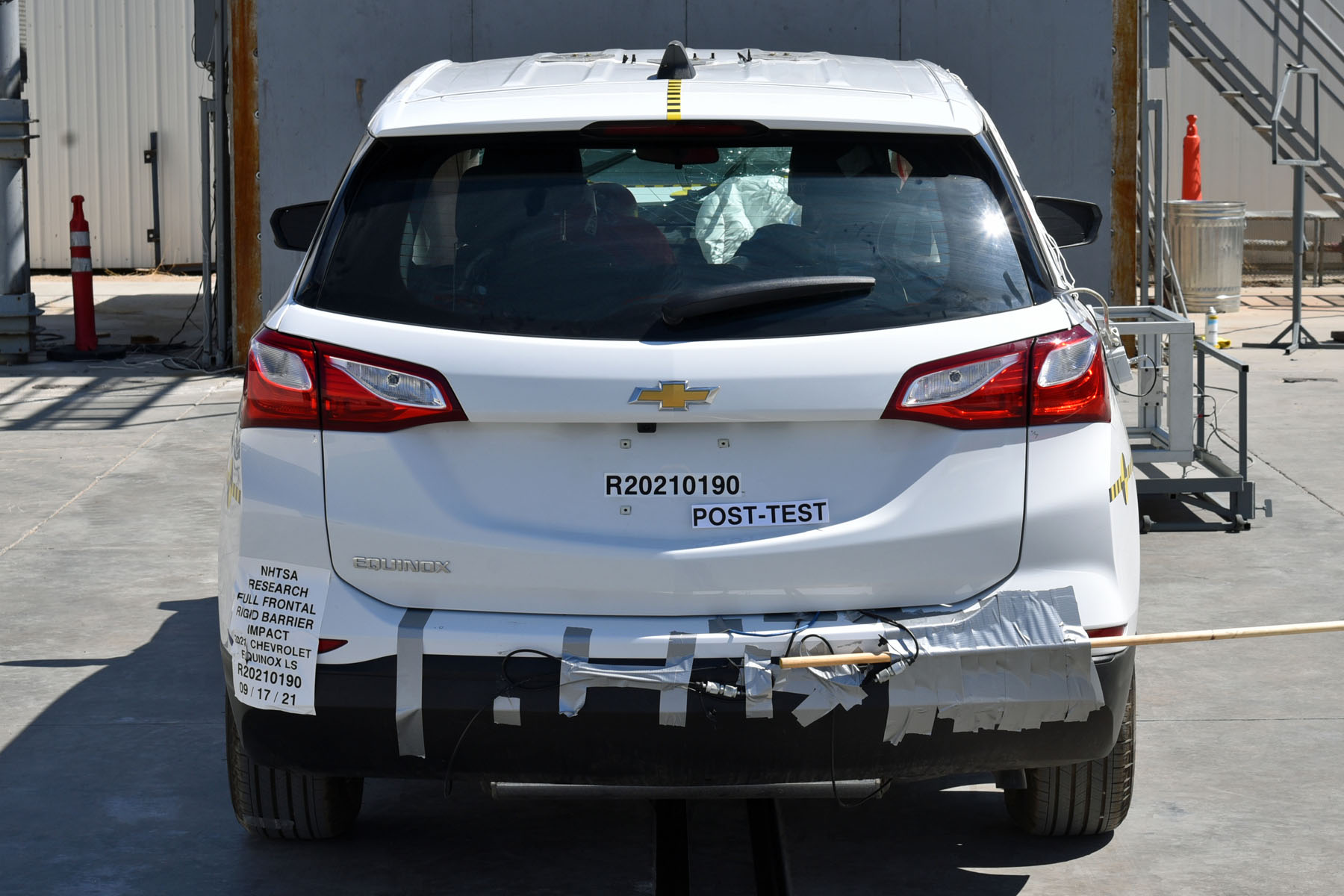 2021 CHEVROLET EQUINOX crash image 18