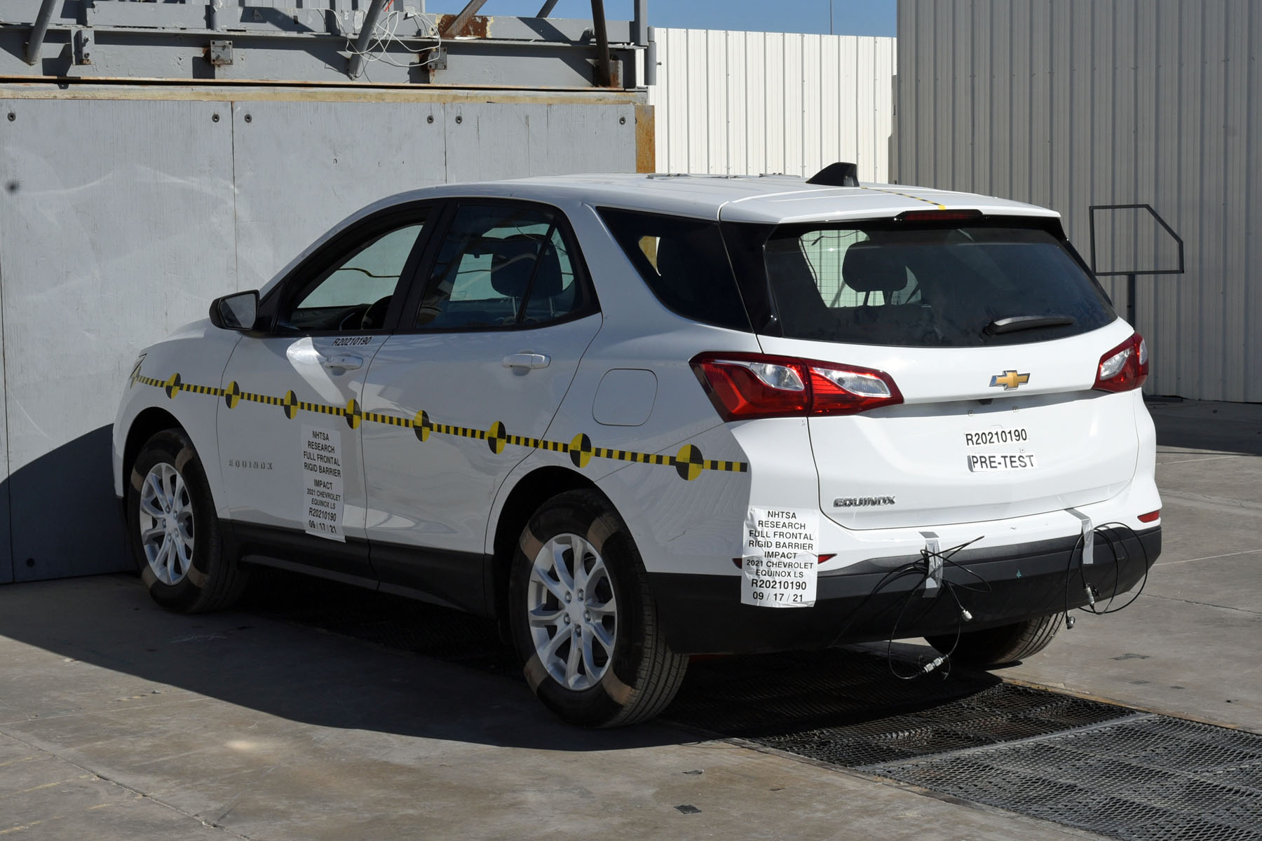 2021 CHEVROLET EQUINOX crash image 19