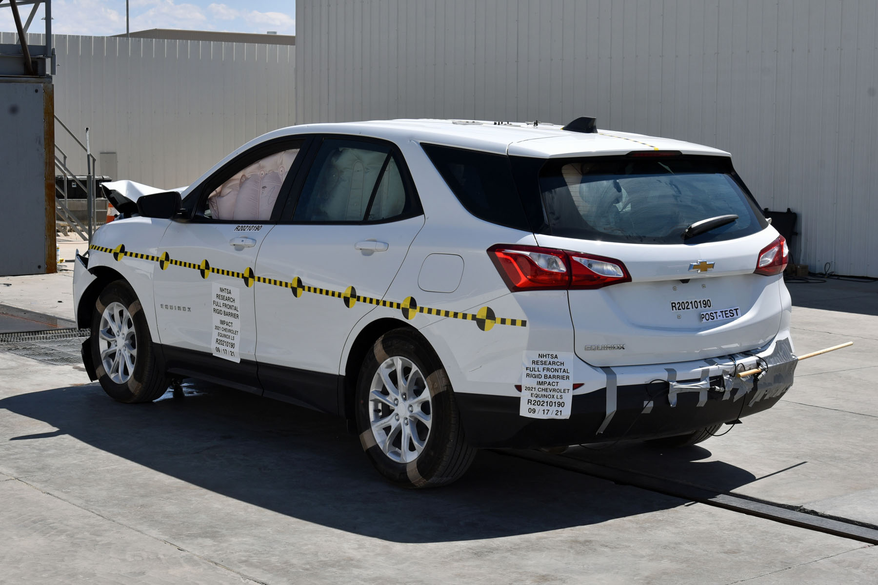 2021 CHEVROLET EQUINOX crash image 20
