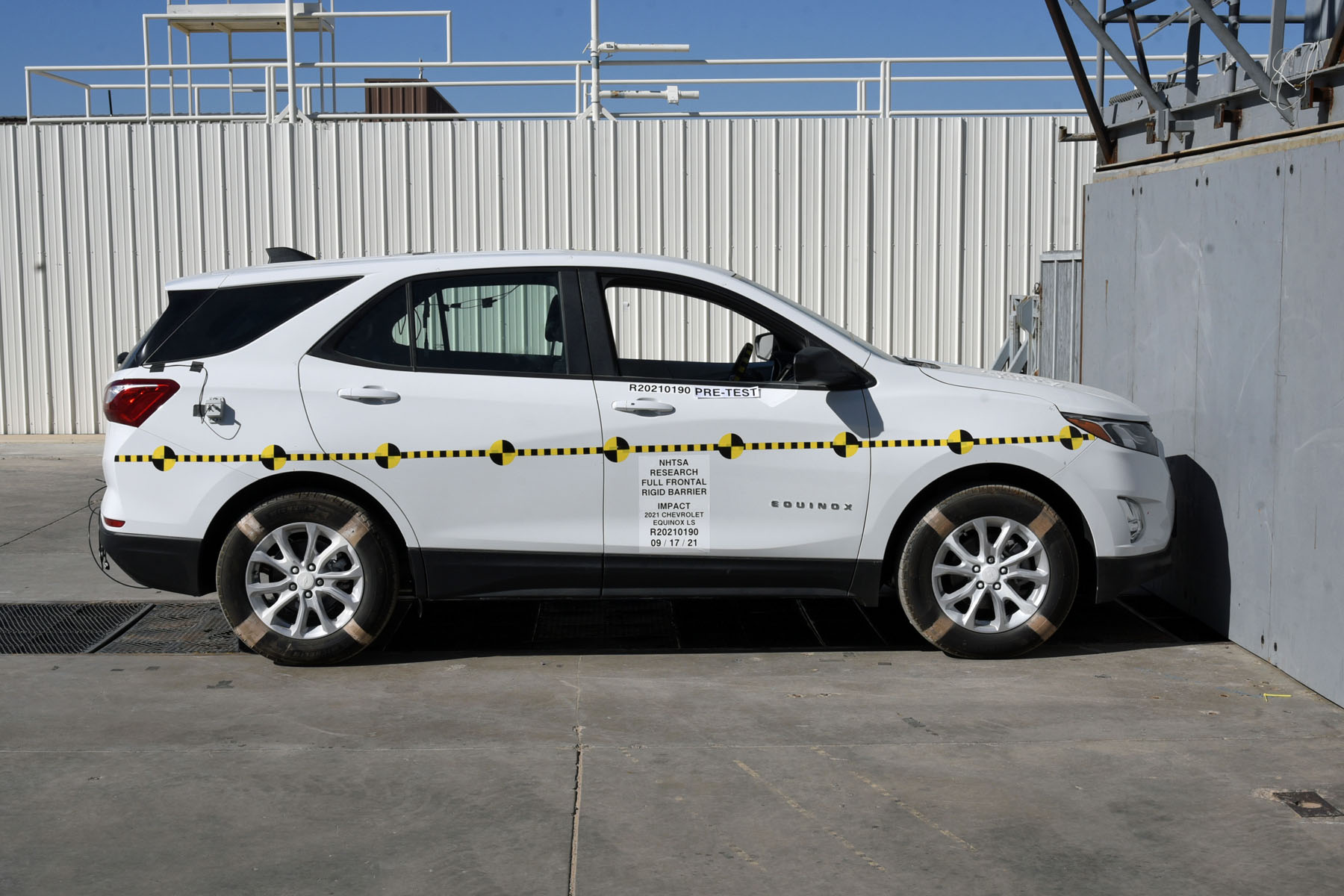 2021 CHEVROLET EQUINOX crash image 9
