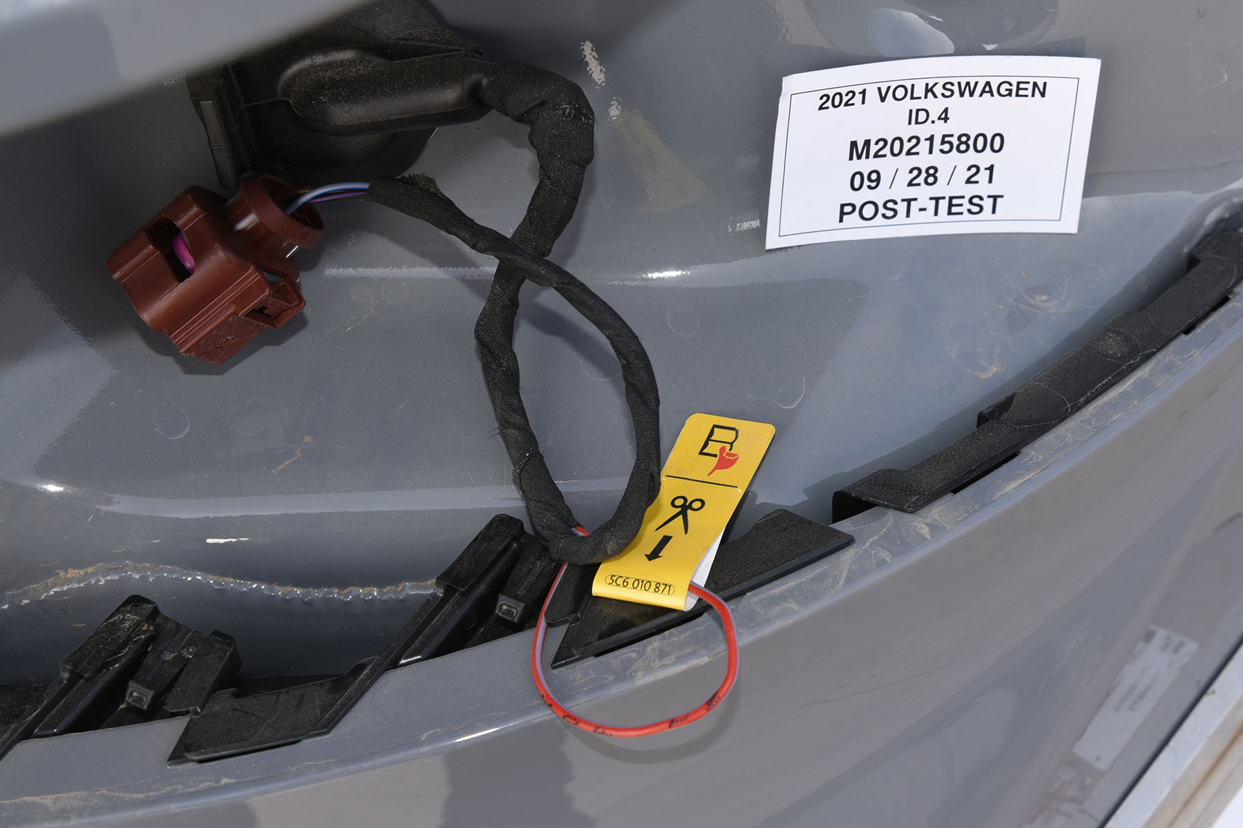 2021 VOLKSWAGEN ID.4 crash image 24