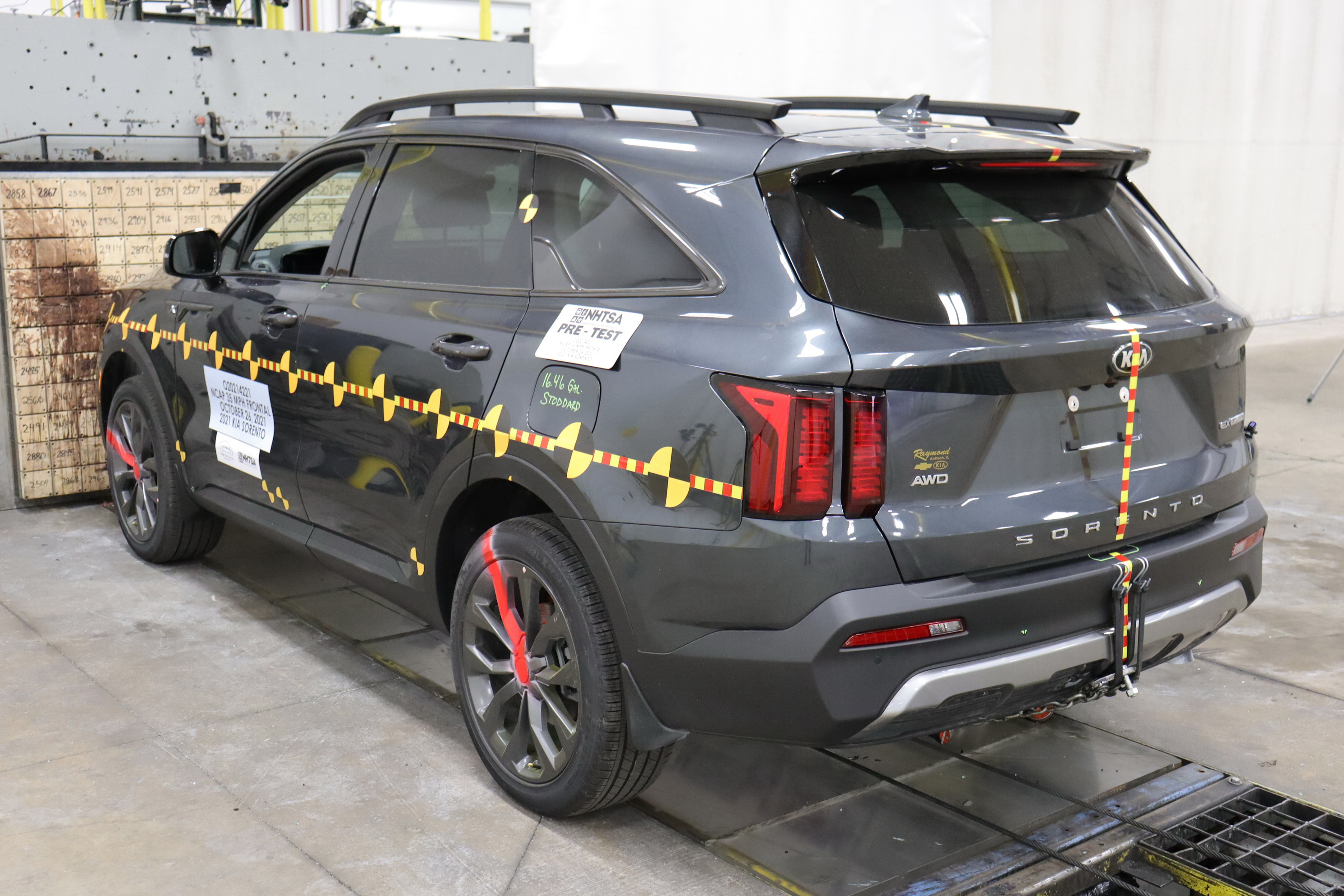2021 KIA SORENTO crash image 16