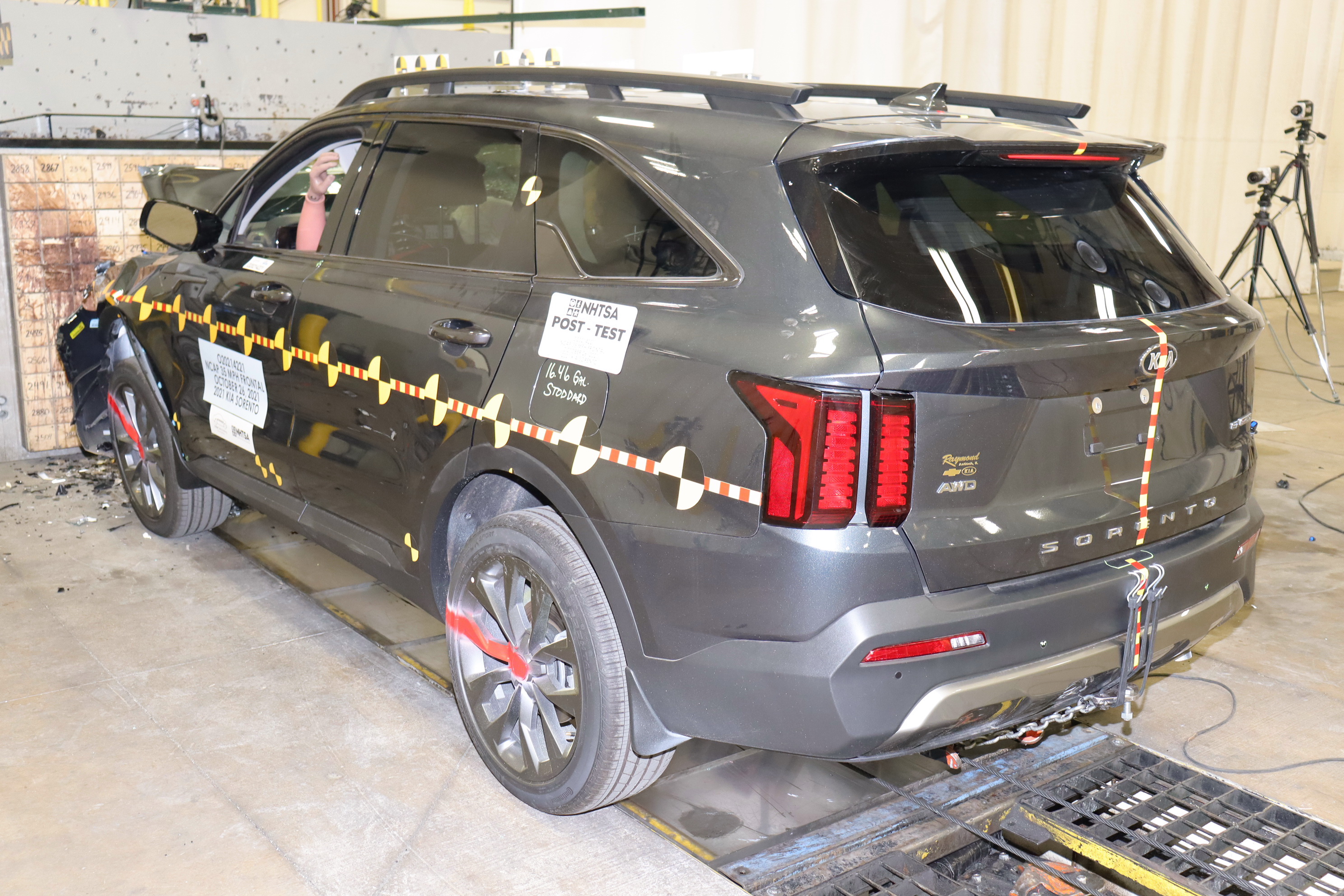 2021 KIA SORENTO crash image 17