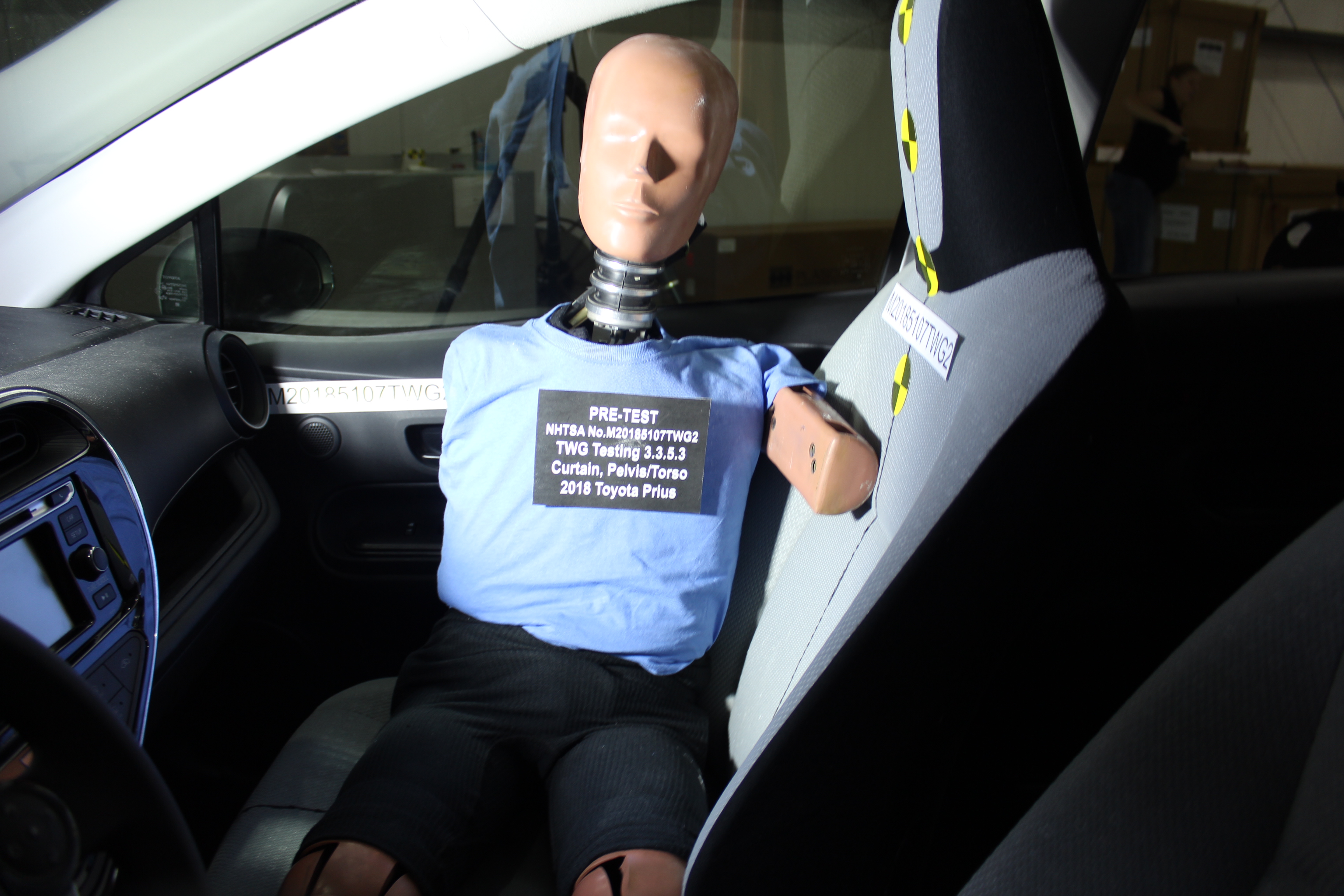 2018 TOYOTA PRIUS C crash image 11
