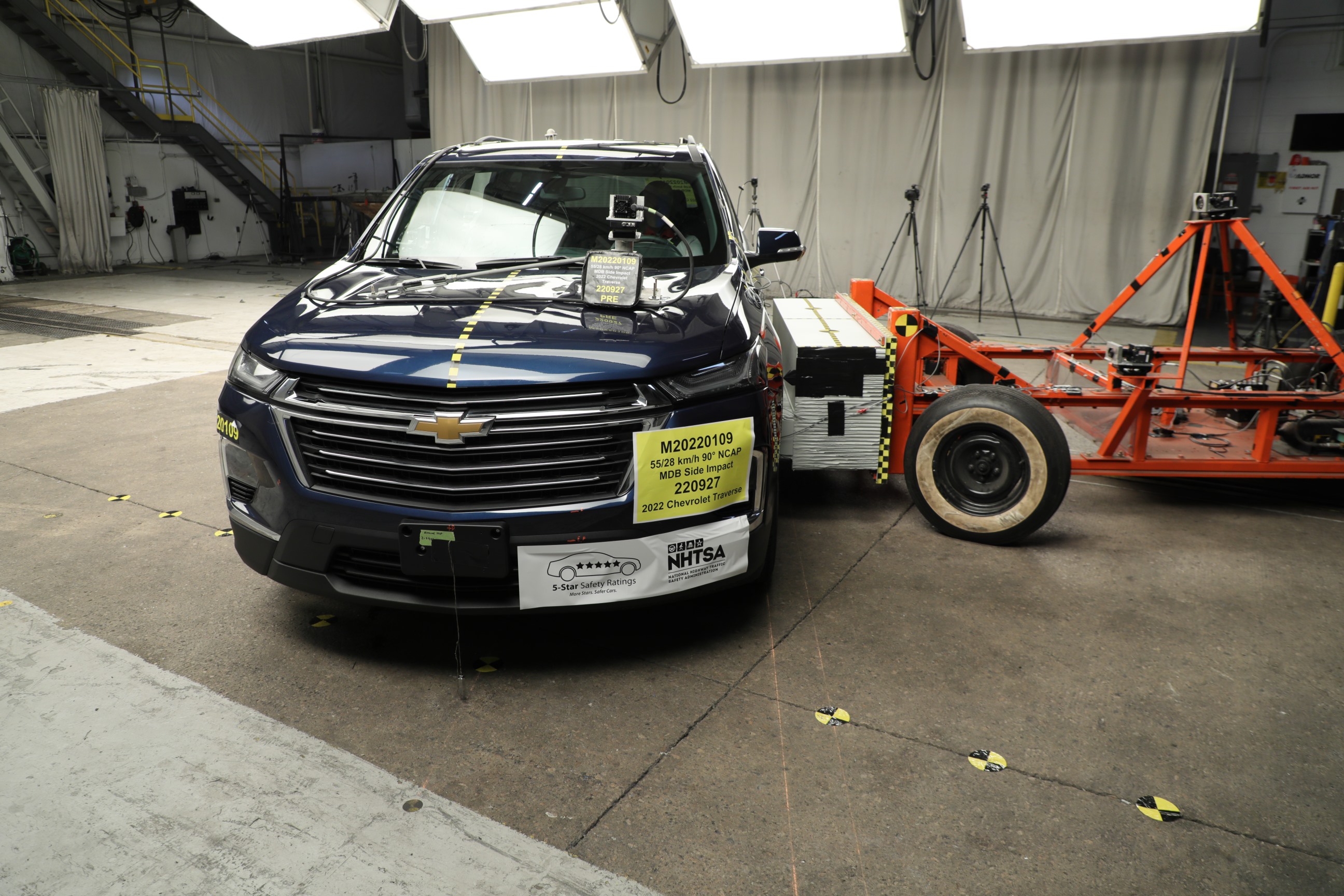 2022 CHEVROLET TRAVERSE crash image