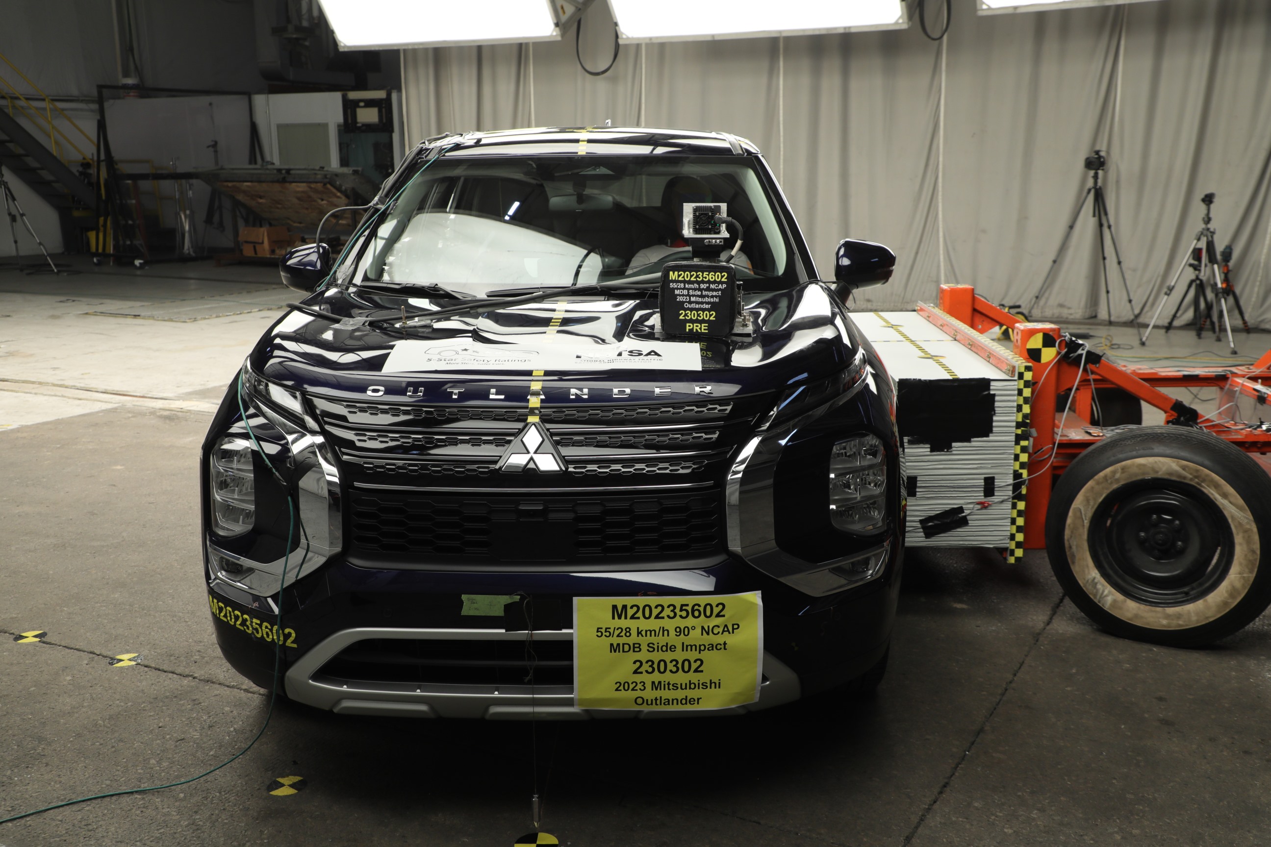 2023 MITSUBISHI OUTLANDER crash image