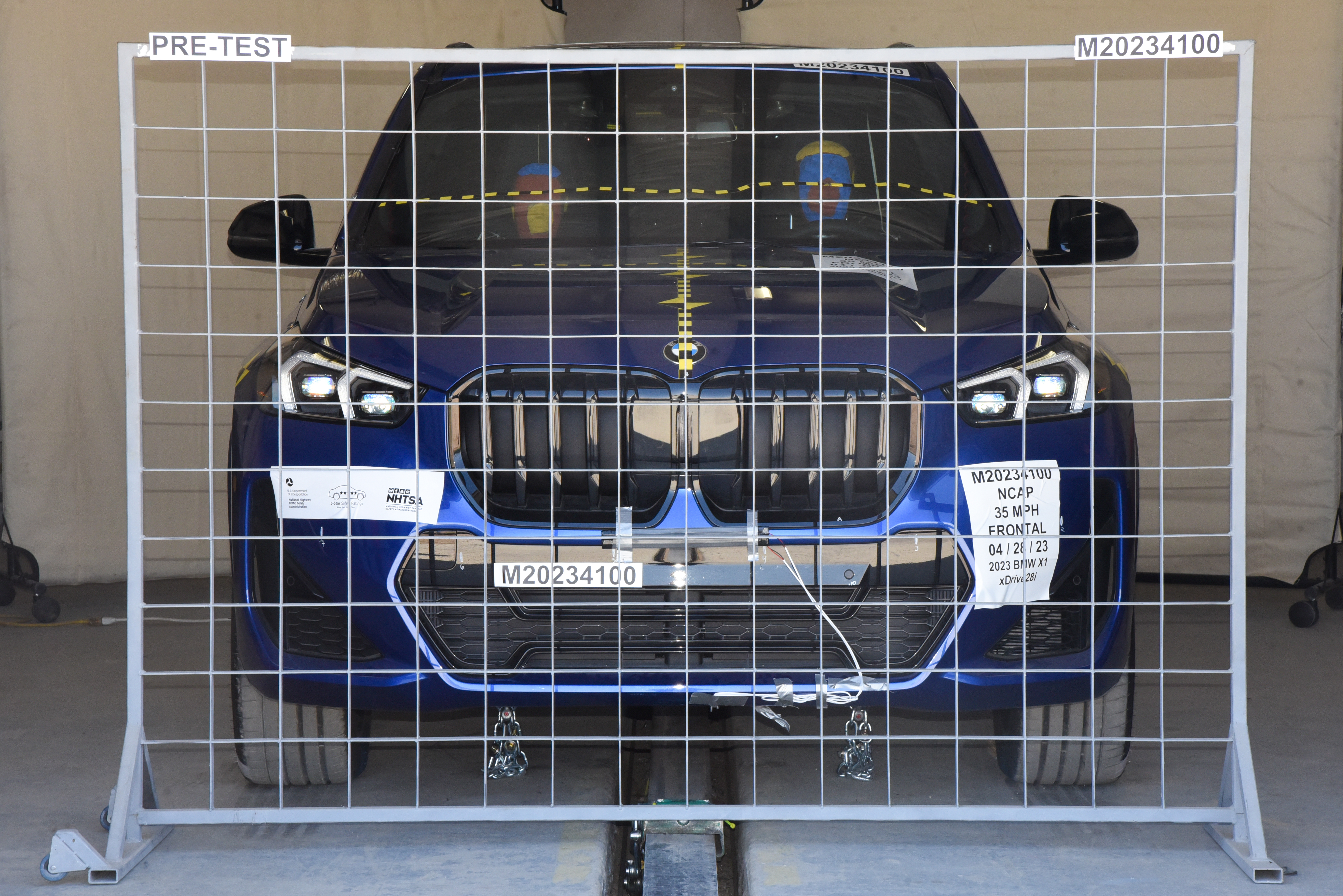 2023 BMW X1 crash image