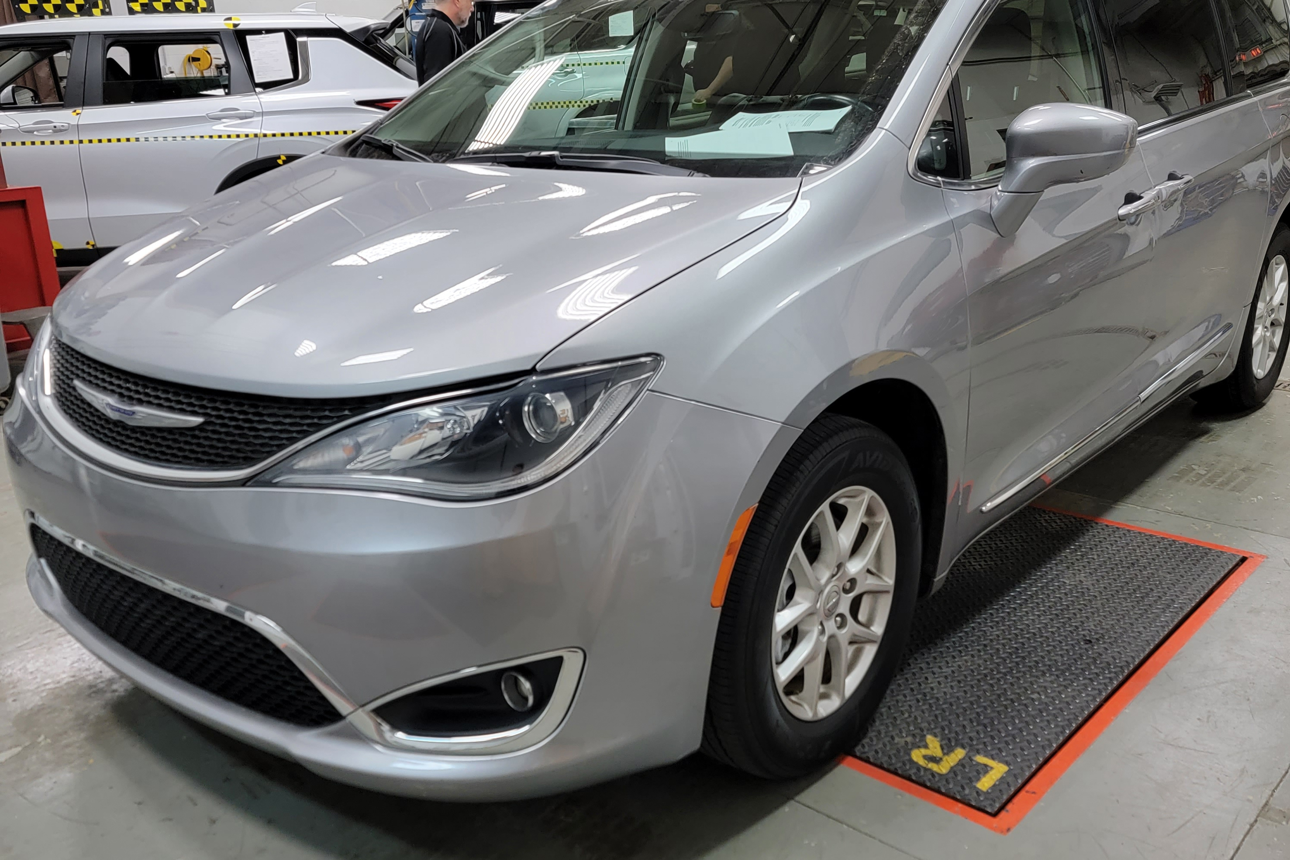 2020 CHRYSLER PACIFICA crash image