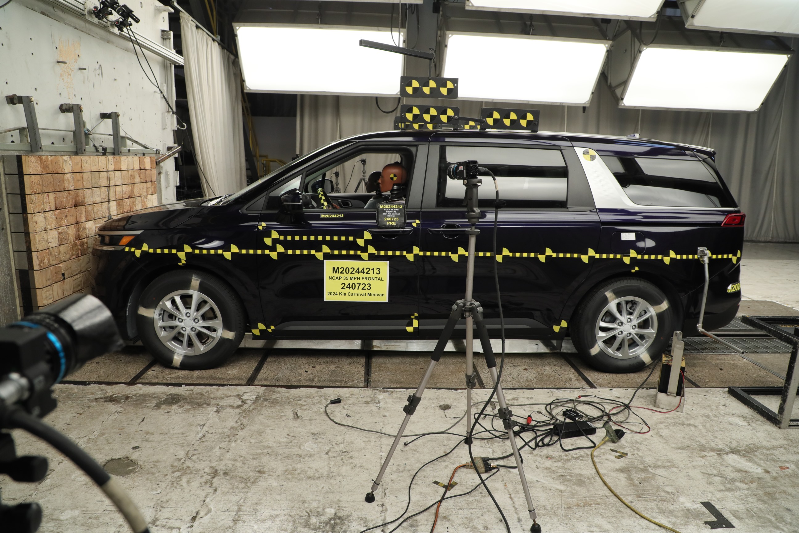 2024 KIA CARNIVAL crash image 10