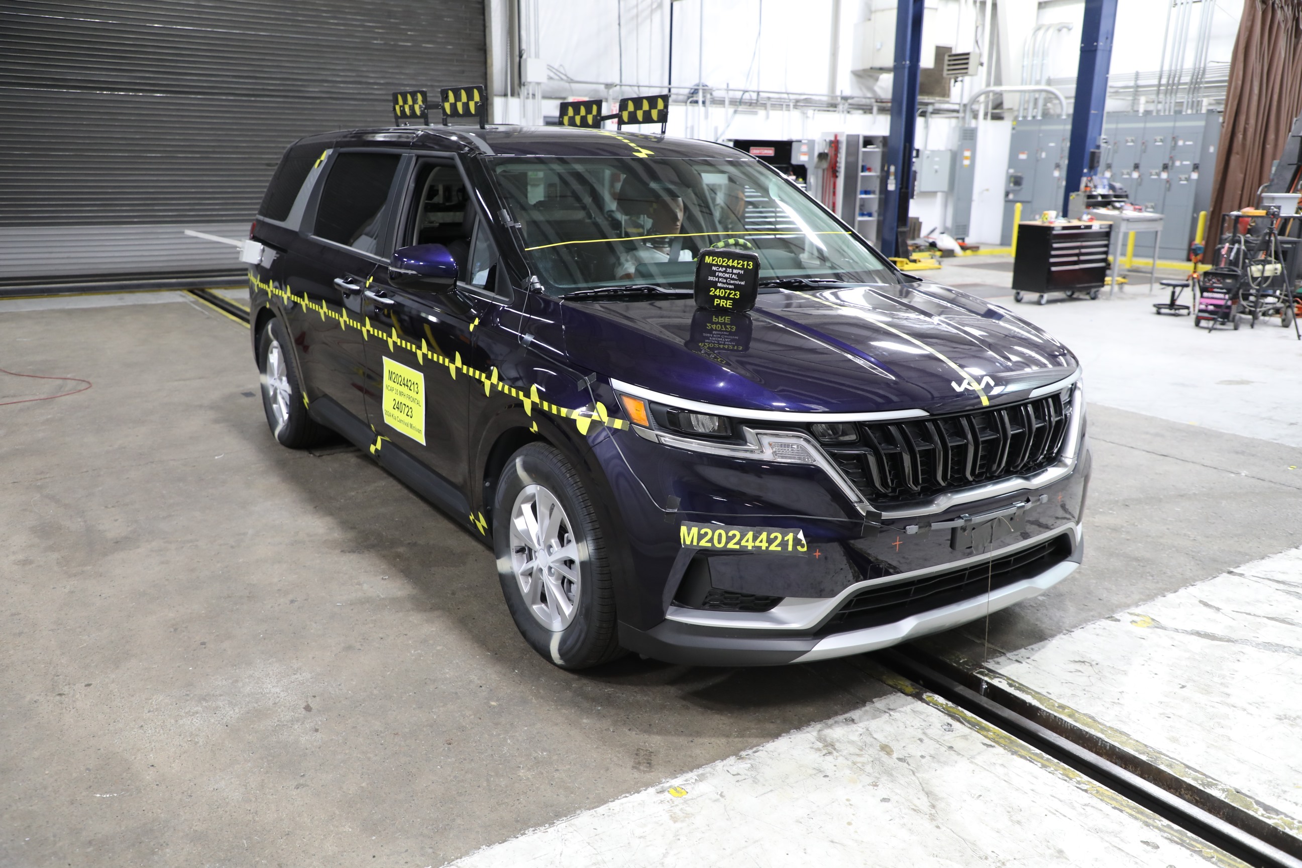 2024 KIA CARNIVAL crash image 14