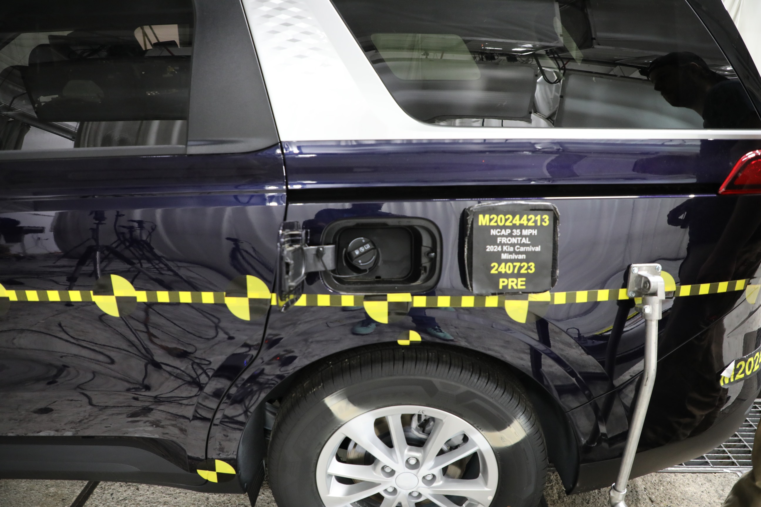 2024 KIA CARNIVAL crash image 22