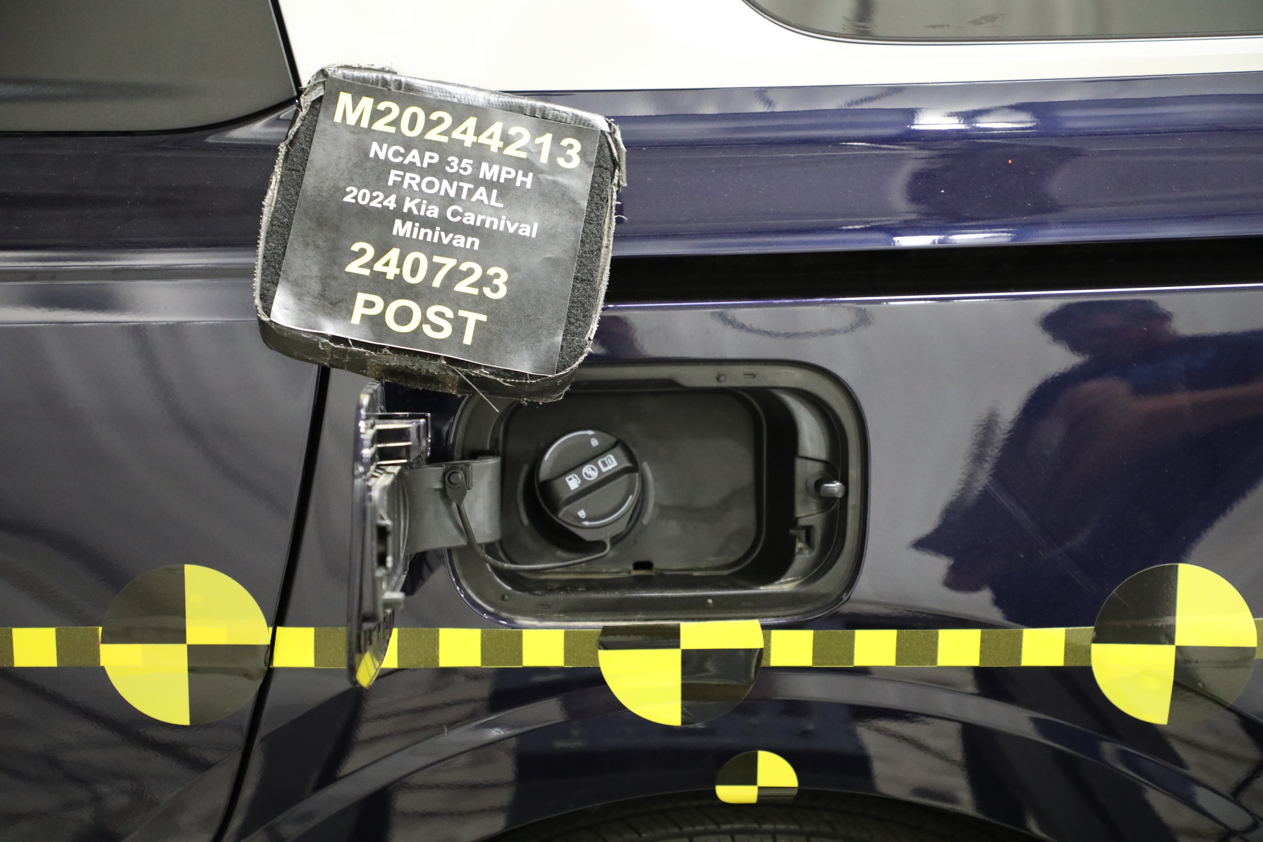 2024 KIA CARNIVAL crash image 23