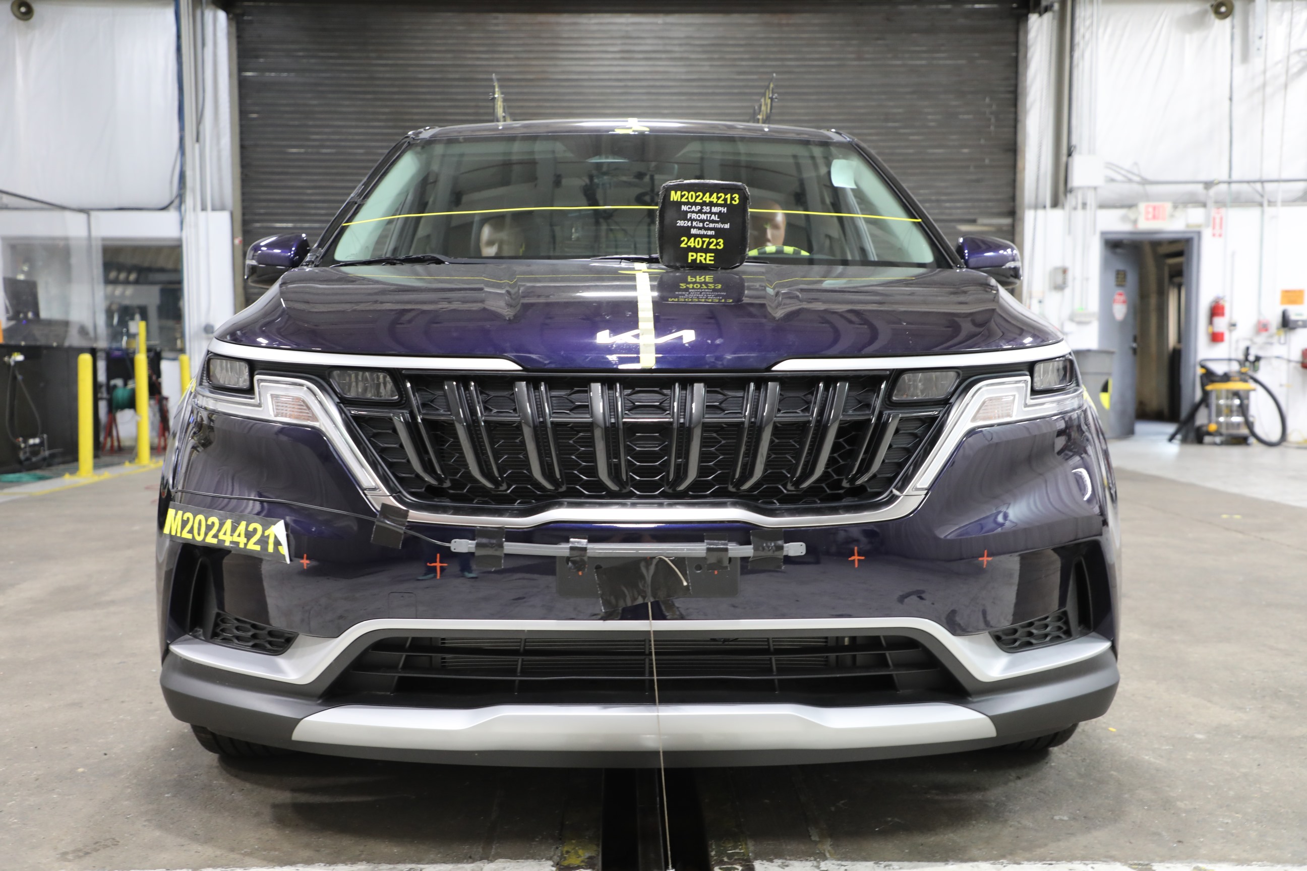 2024 KIA CARNIVAL crash image 8