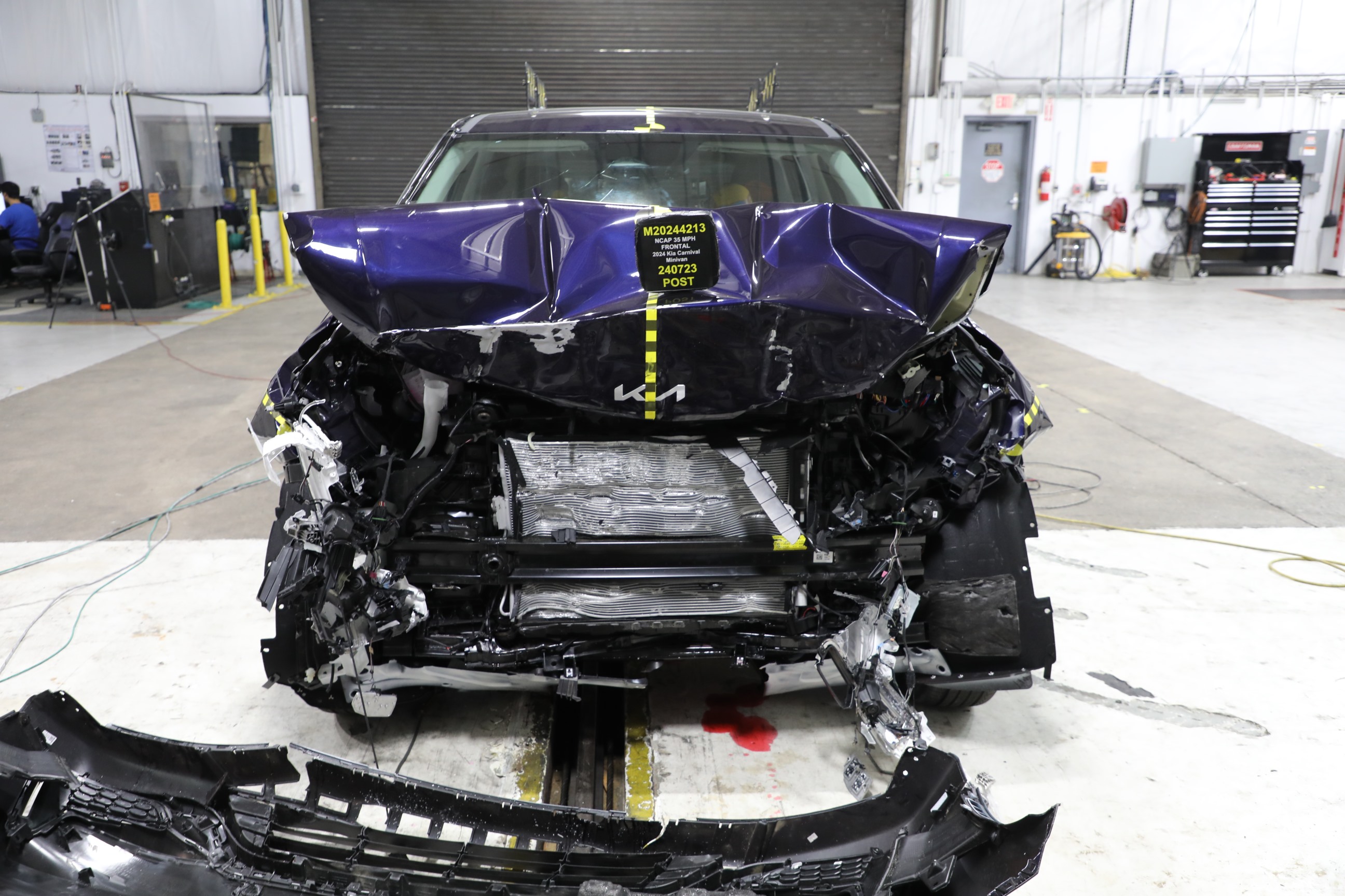 2024 KIA CARNIVAL crash image 9