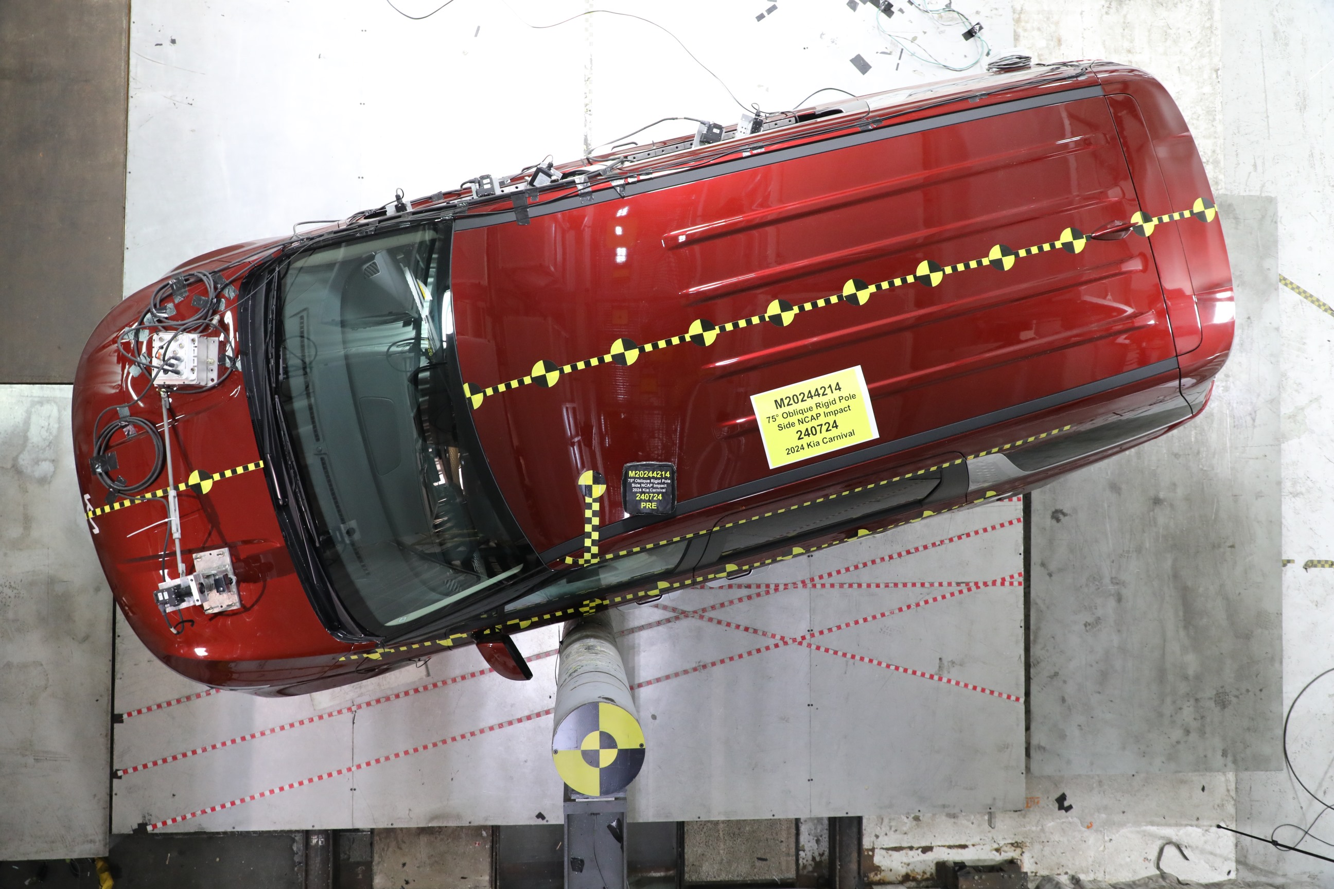 2024 KIA CARNIVAL crash image 15