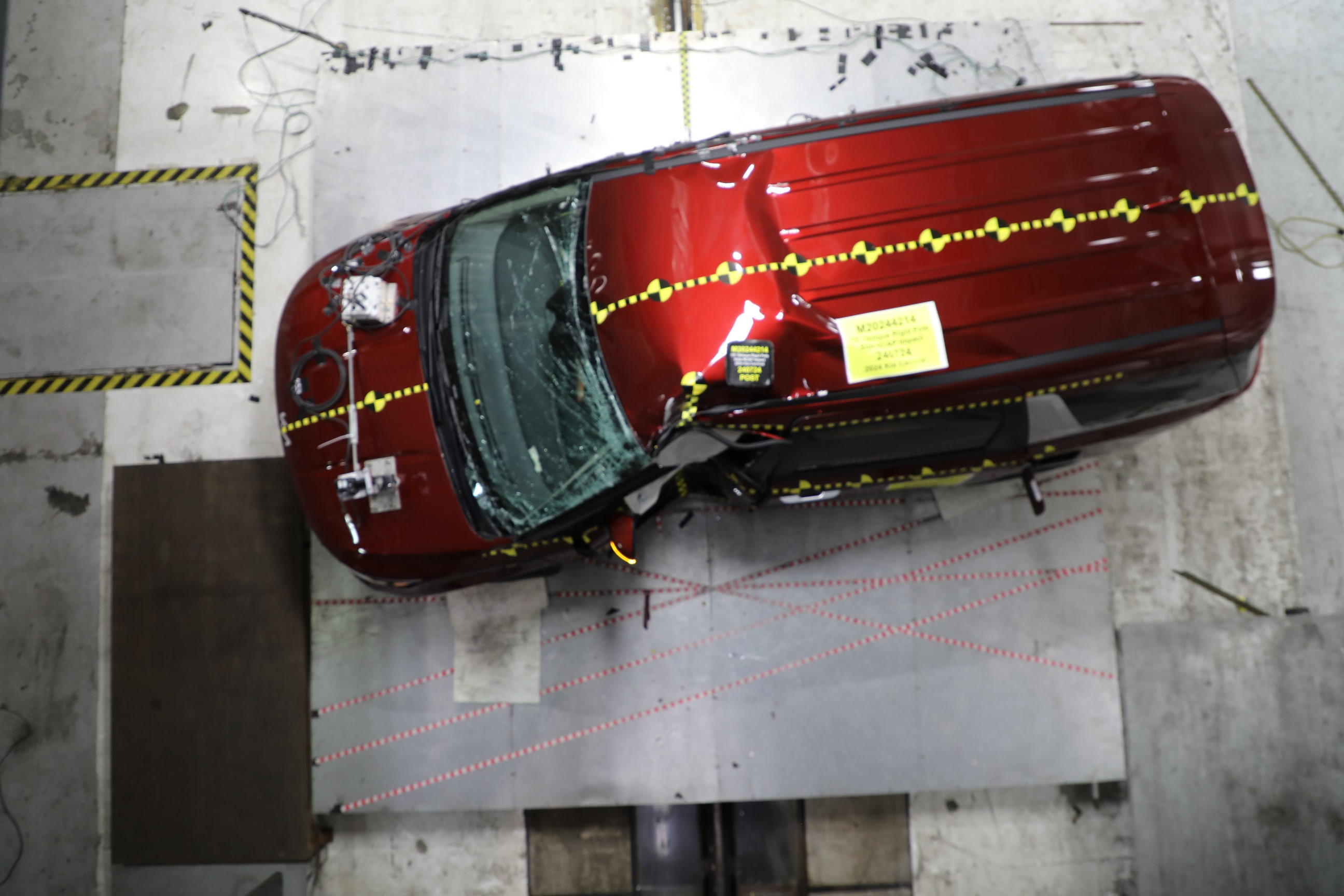 2024 KIA CARNIVAL crash image 16