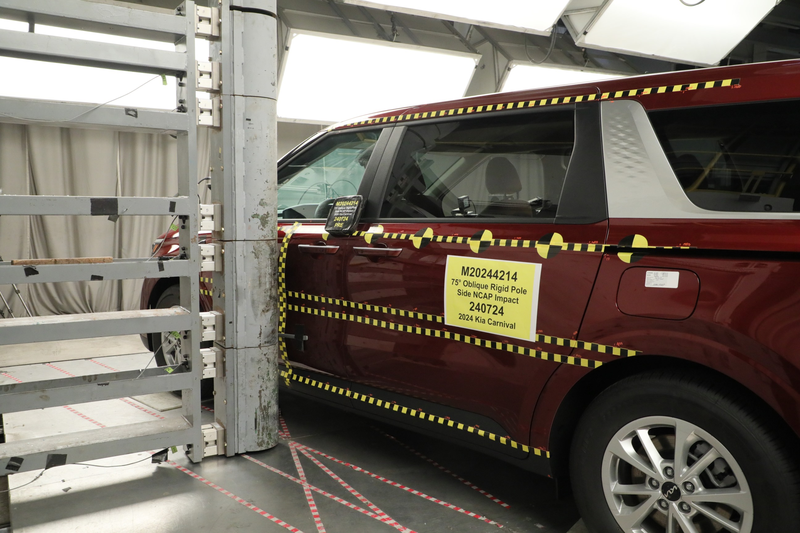 2024 KIA CARNIVAL crash image 18