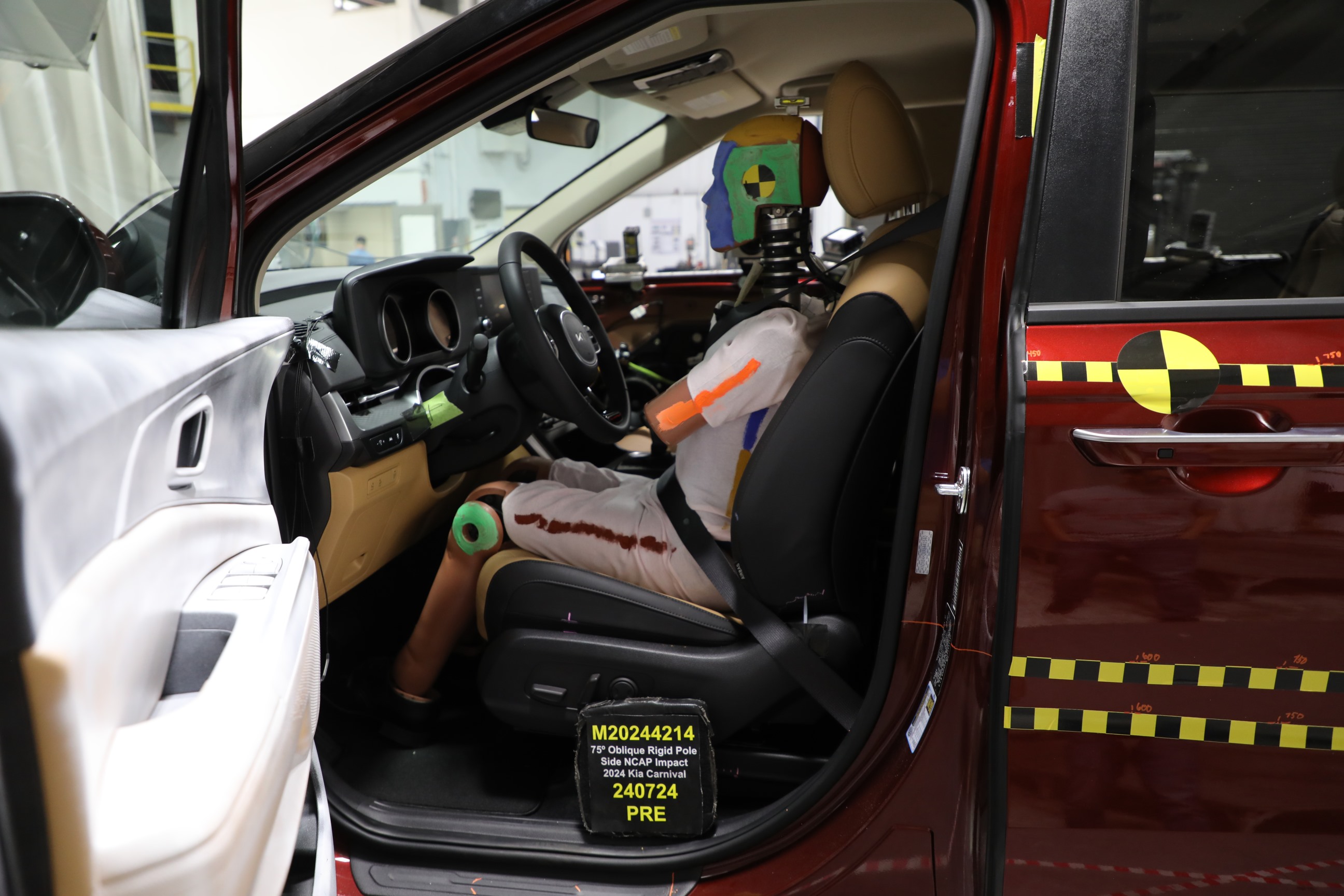 2024 KIA CARNIVAL crash image 23
