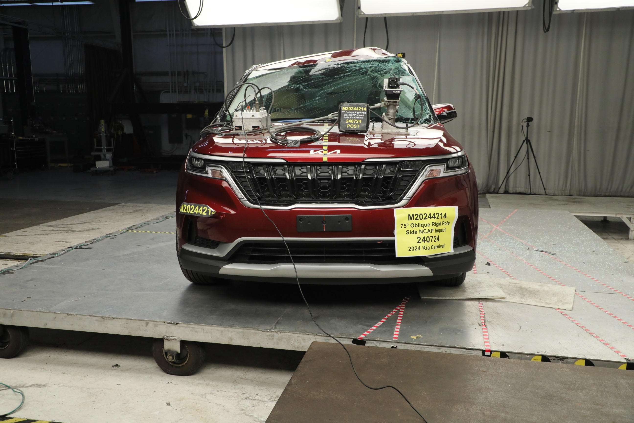 2024 KIA CARNIVAL crash image 4