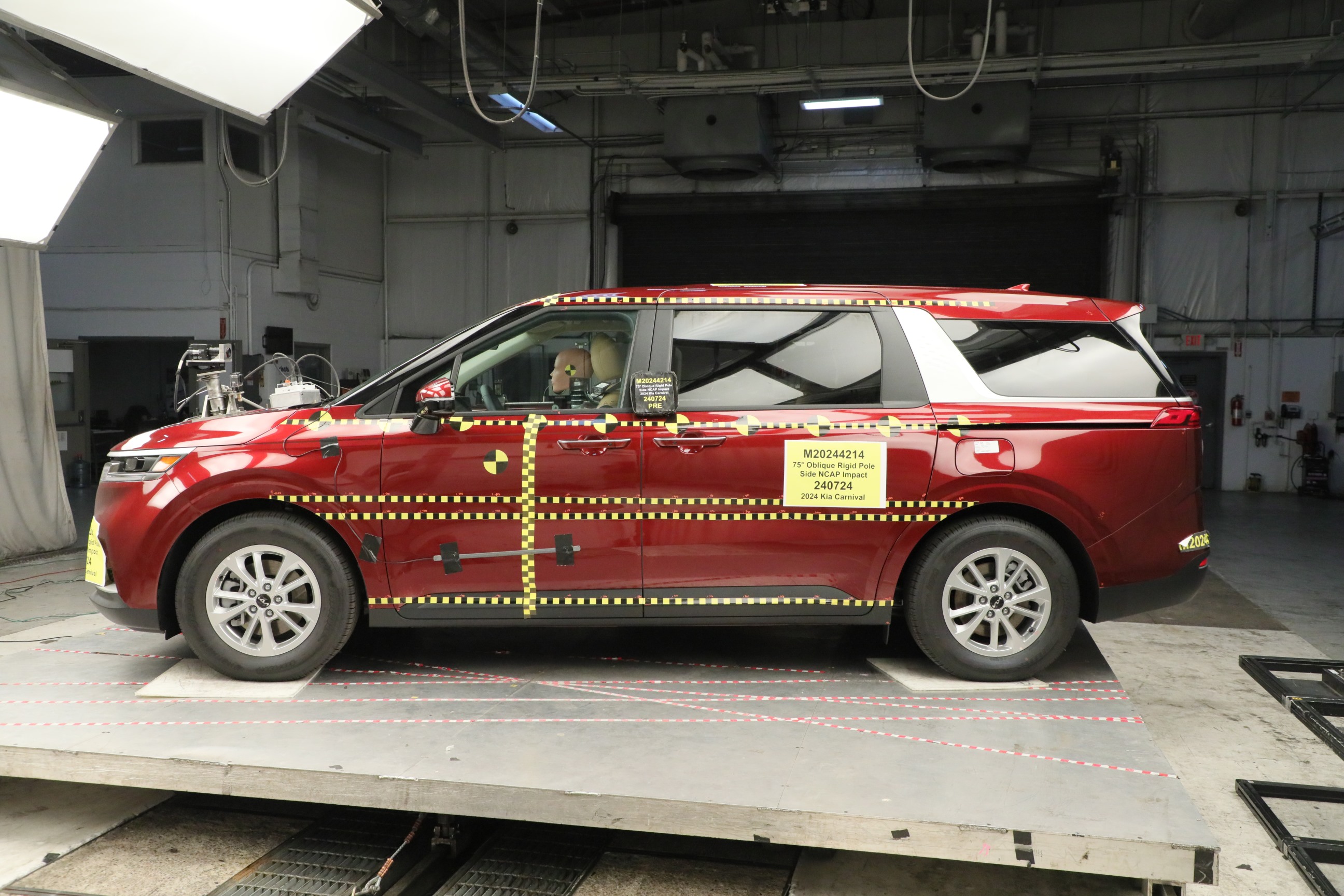 2024 KIA CARNIVAL crash image 7