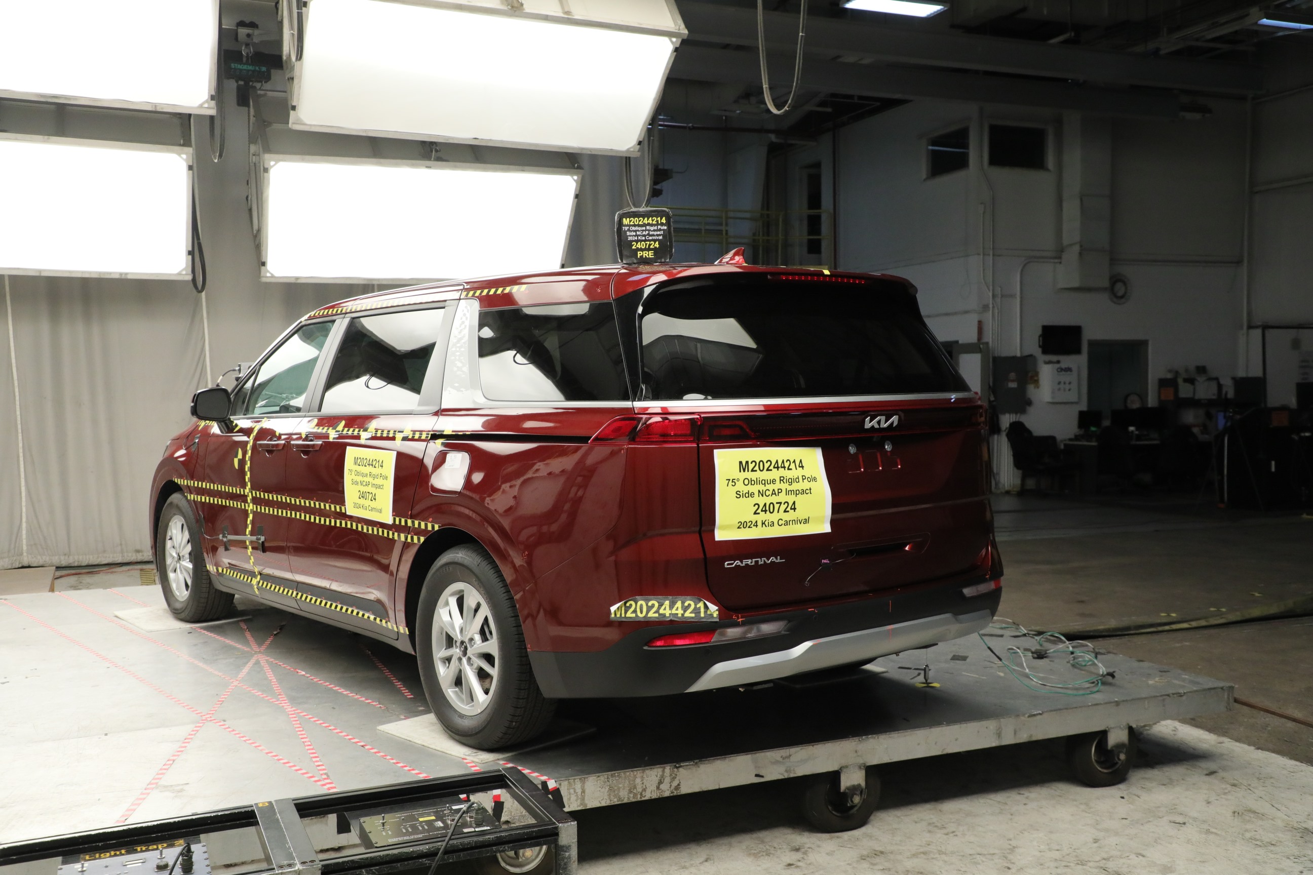 2024 KIA CARNIVAL crash image 9