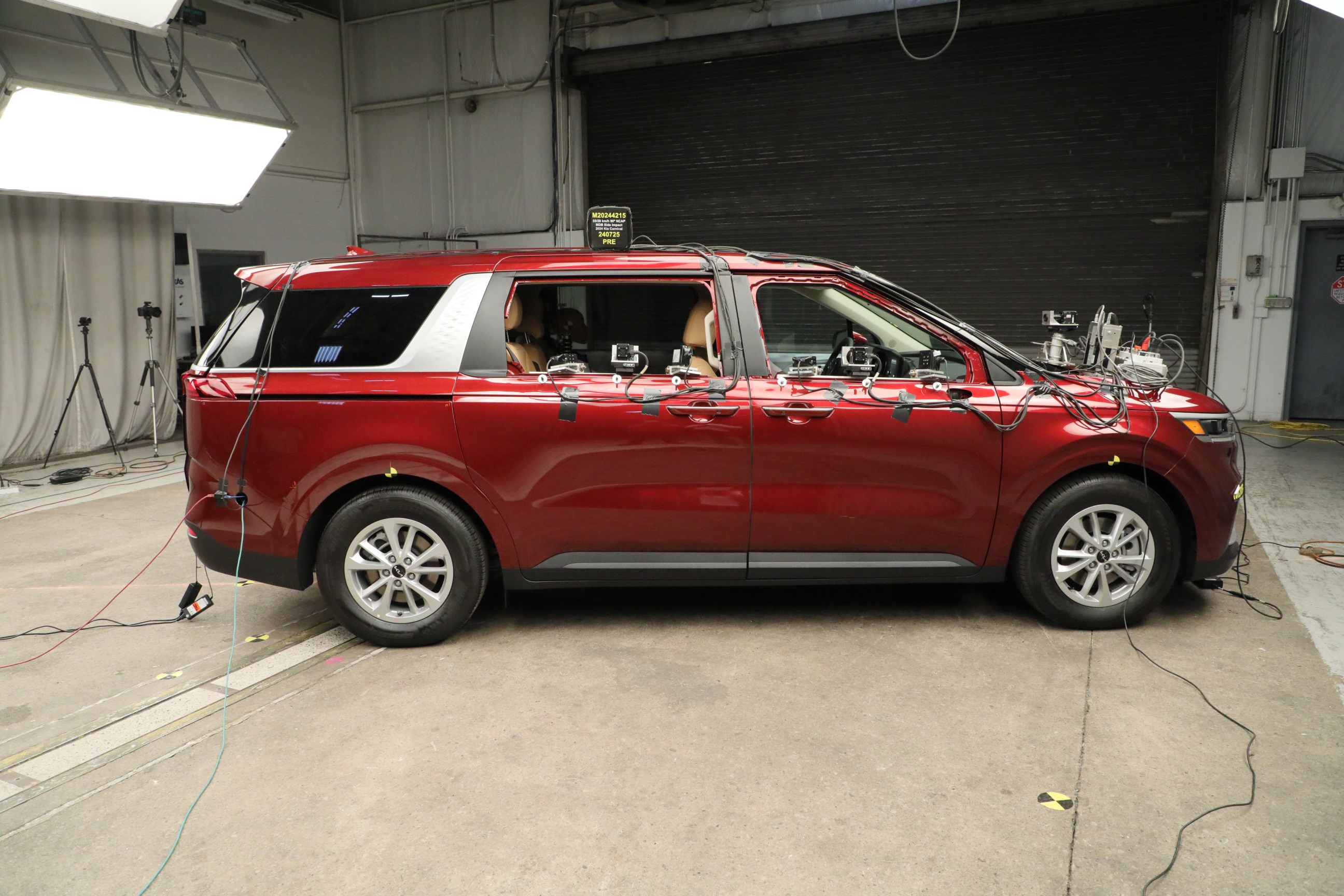 2024 KIA CARNIVAL crash image 13