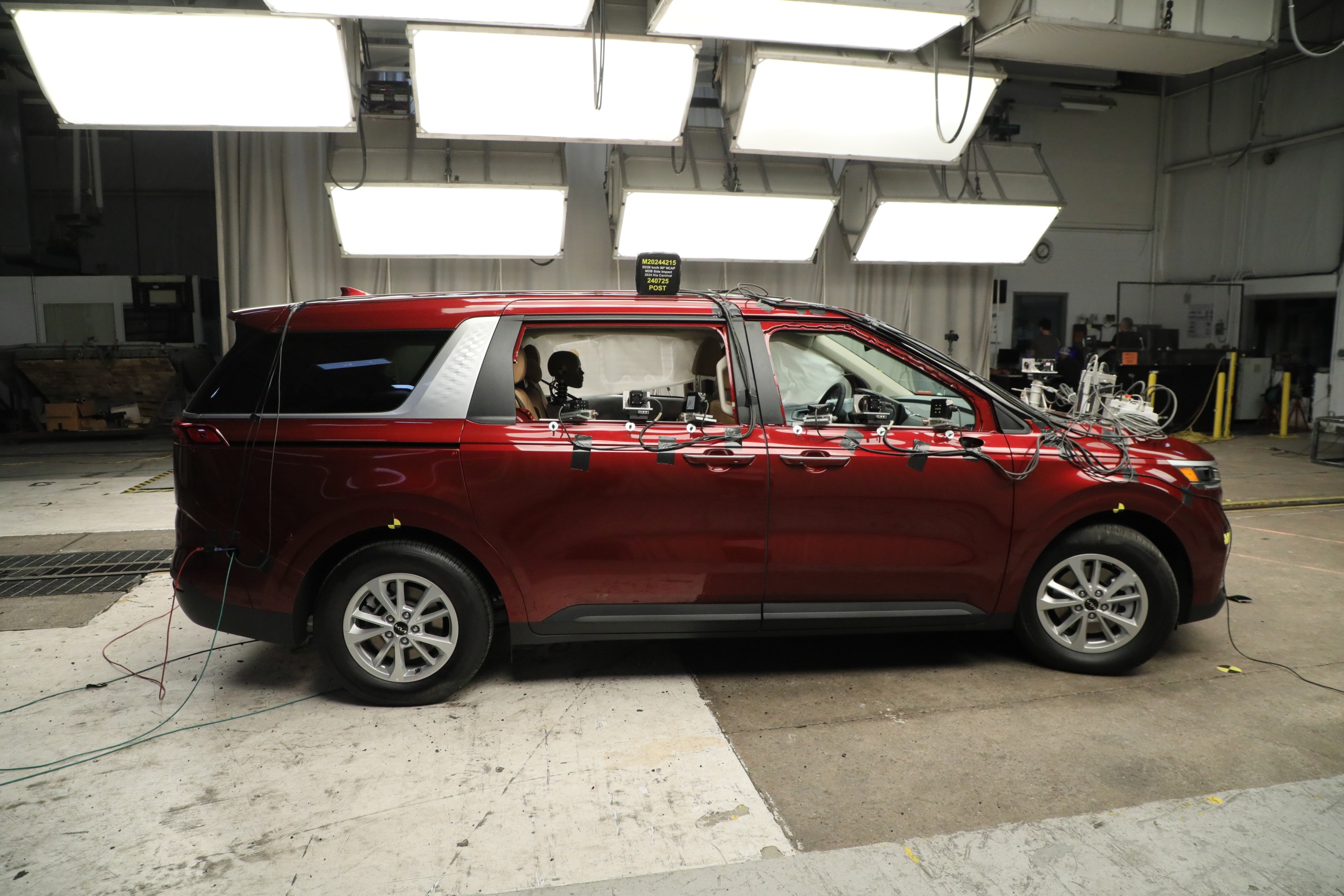 2024 KIA CARNIVAL crash image 14