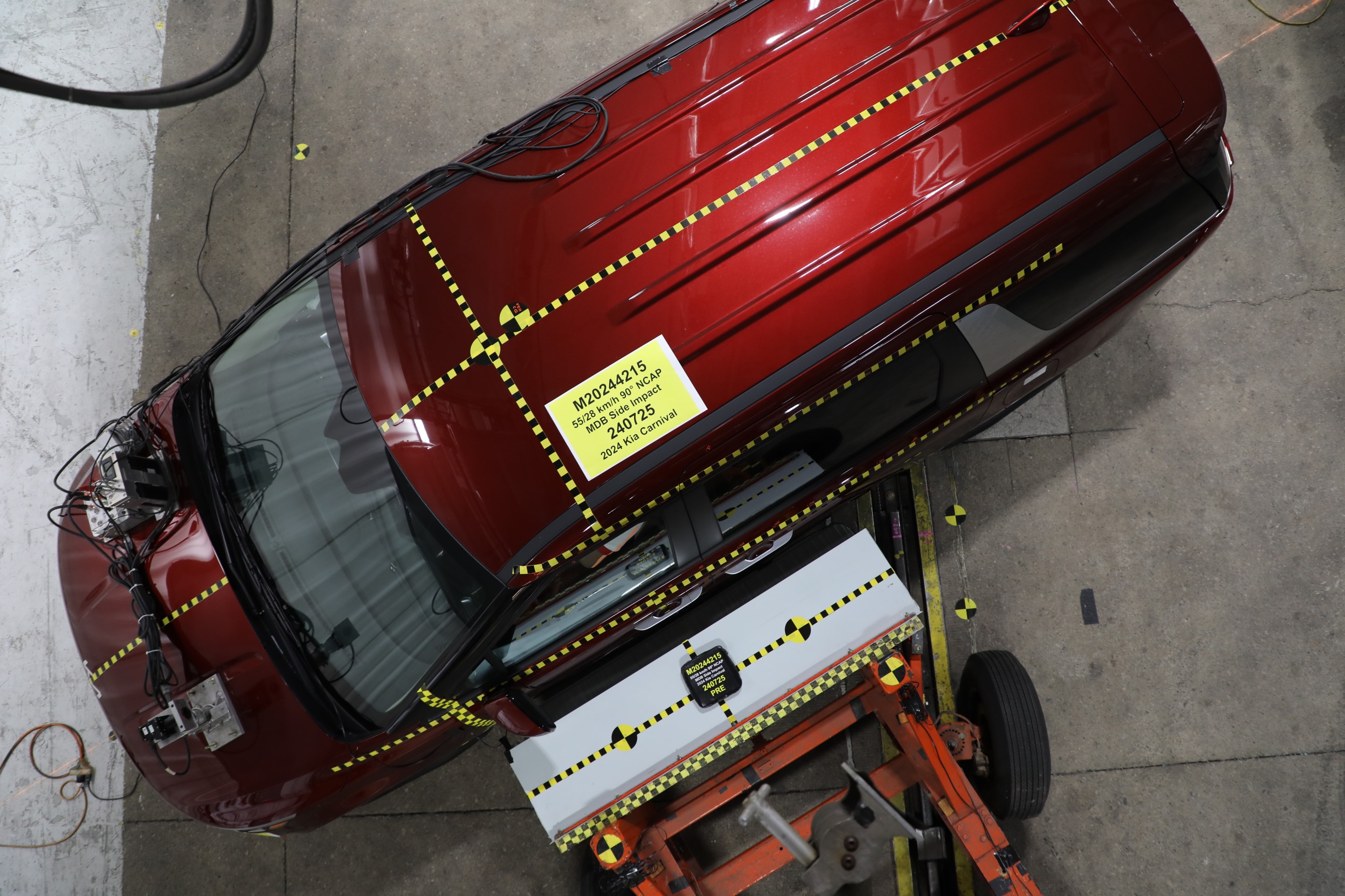 2024 KIA CARNIVAL crash image 15
