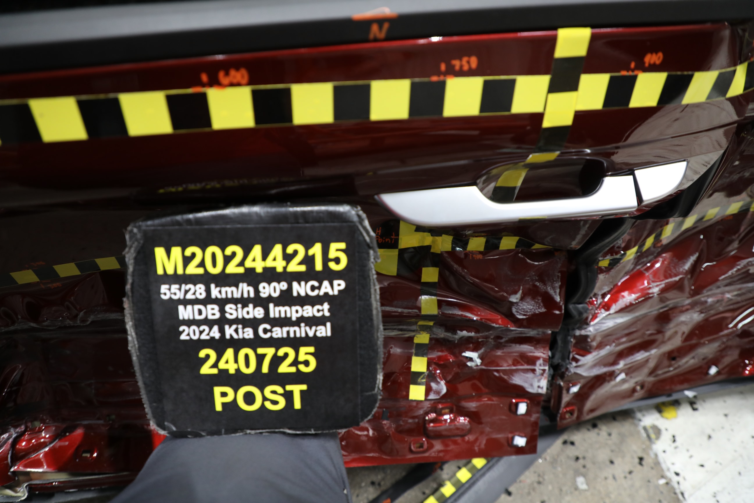 2024 KIA CARNIVAL crash image 22
