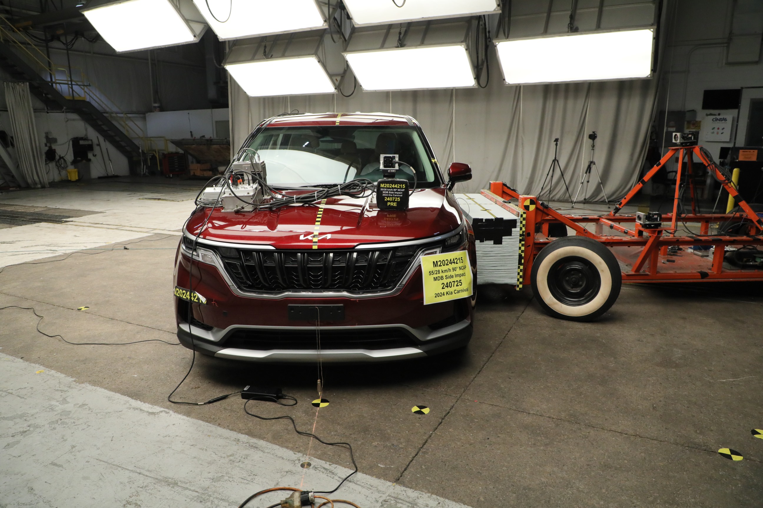 2024 KIA CARNIVAL crash image