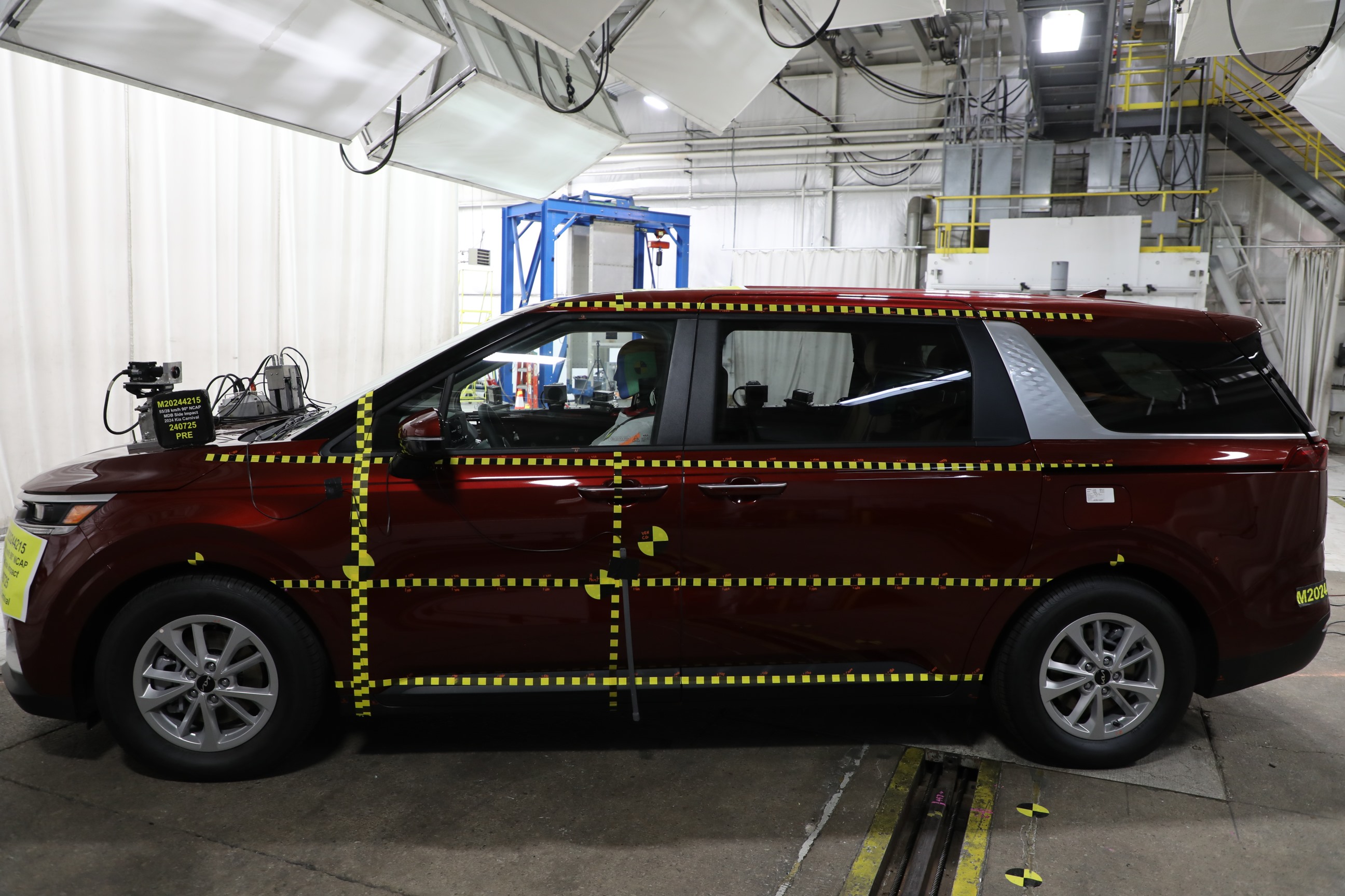 2024 KIA CARNIVAL crash image 7