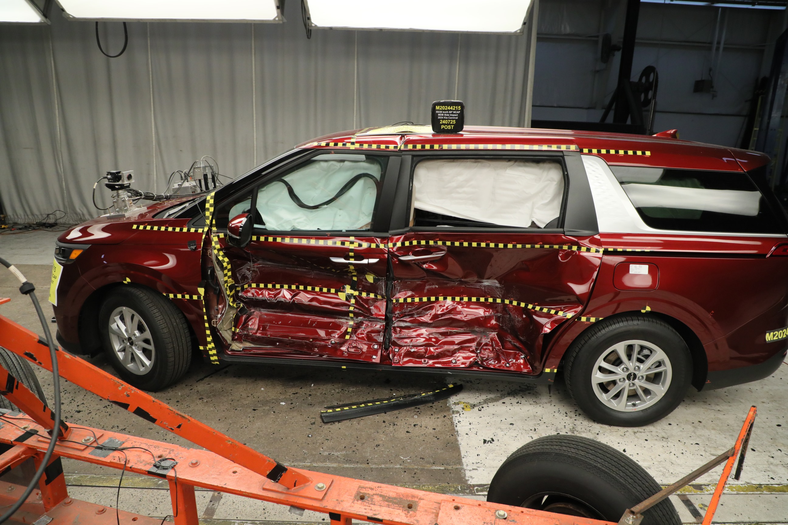 2024 KIA CARNIVAL crash image 8