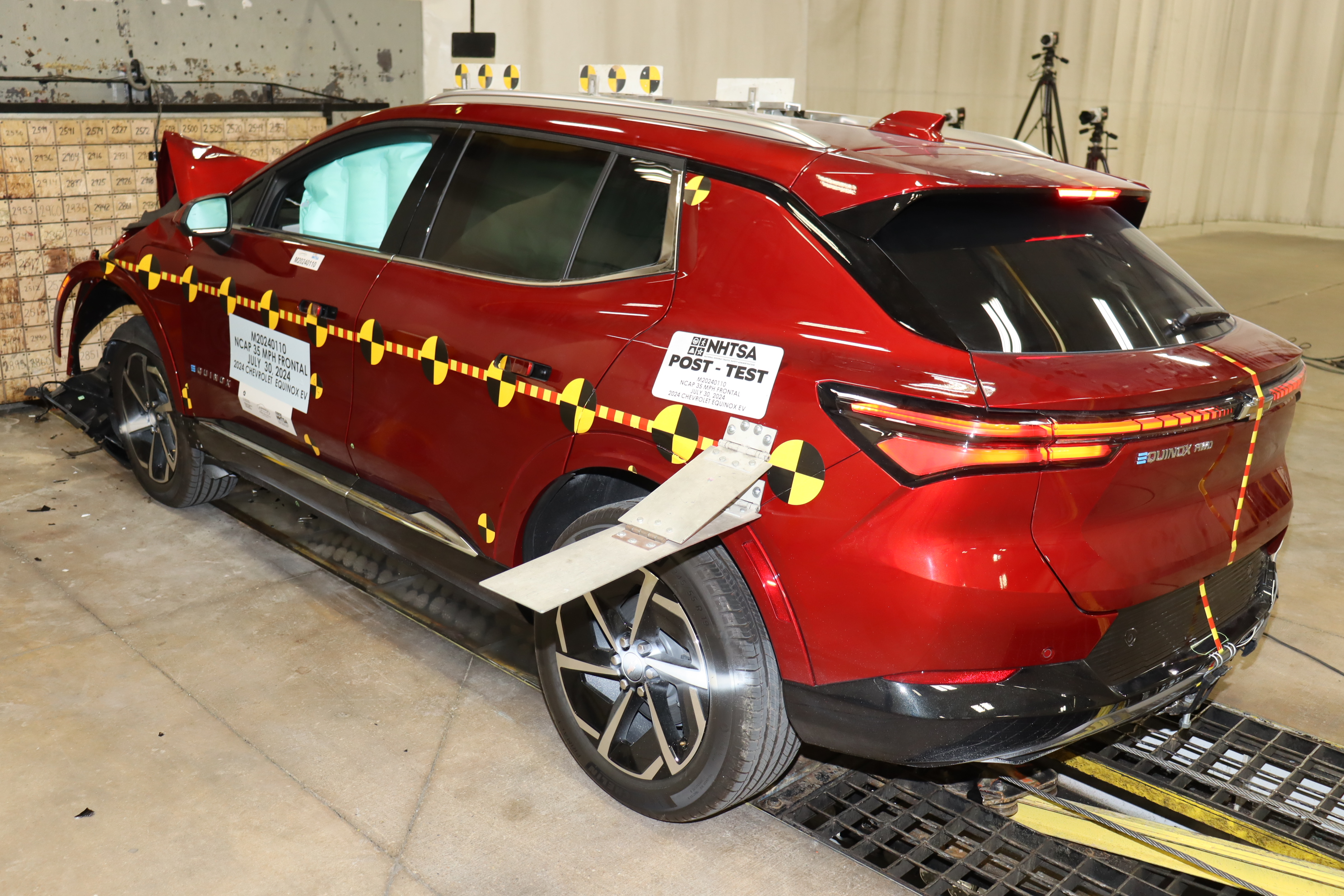 2024 CHEVROLET EQUINOX EV crash image 18