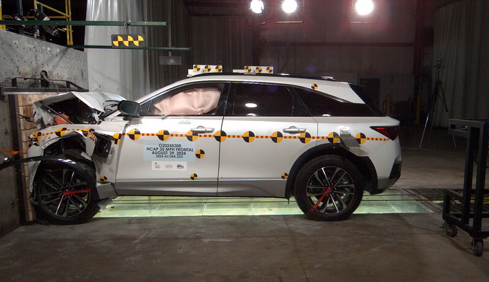2024 ACURA ZDX crash image