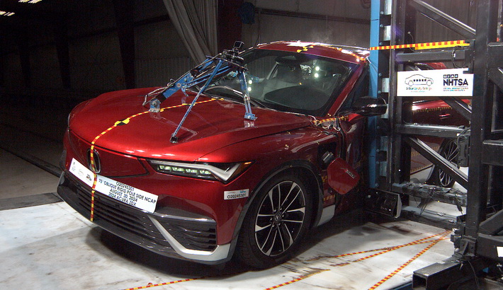 2024 ACURA ZDX crash image