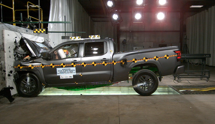 2025 NISSAN FRONTIER crash image