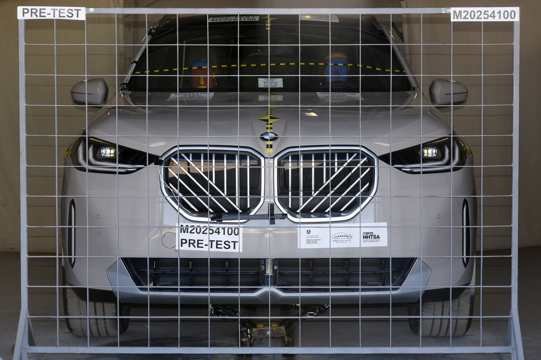 2025 BMW X3 crash image